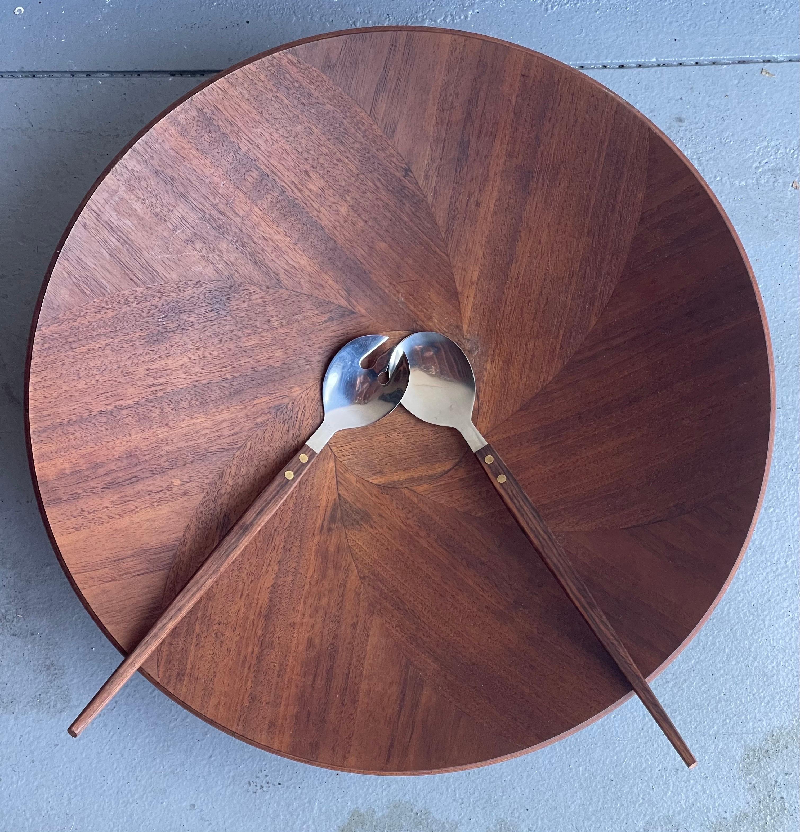 Mid-Century Modern Large Inlaid Walnut Salad Bowl & Servers by Gladmark of California For Sale