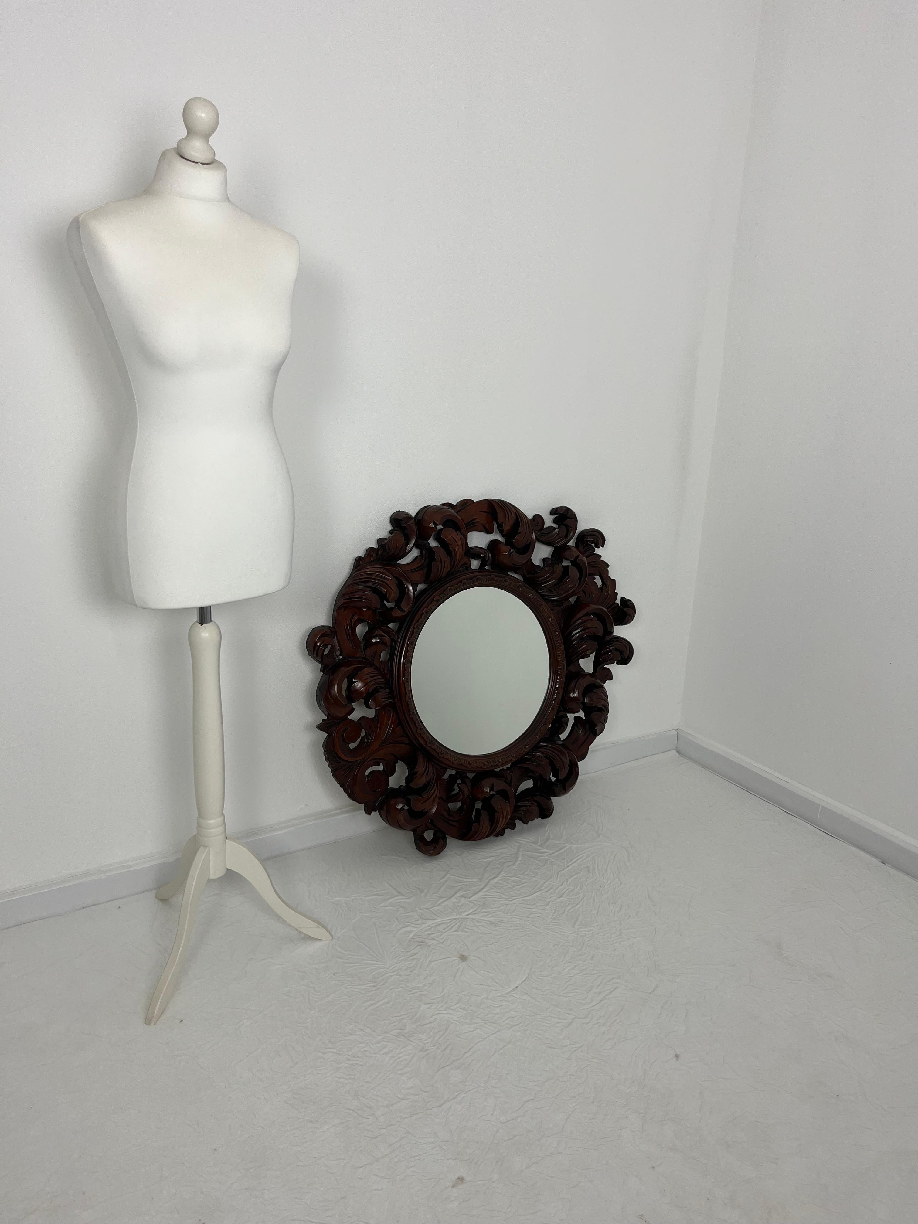 Large Inlaid Walnut Wood Wall Mirror, Made in Italy, 1960s
Intact and in good condition.
Minor signs of wear.
