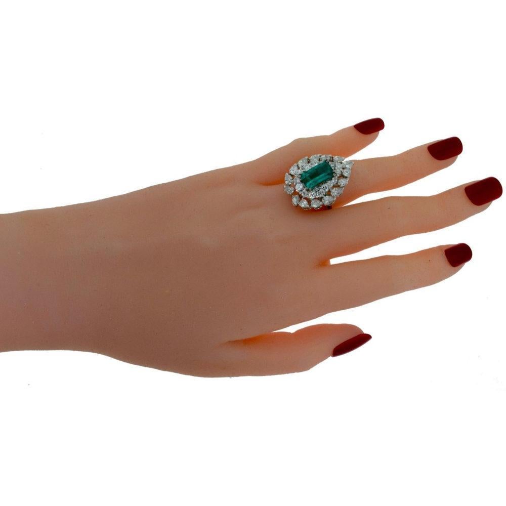 Großer Ring mit natürlichem Beryll, Smaragd und Diamant

SPEZIFIKATIONEN DES ARTIKELS:

- Metall: Weißgold
- Metallreinheit: 18k
- Steine: Smaragd, Diamanten
- Gesamtgewicht des Artikels (g): 9.6
- Ringgröße: 6,75 - 7 (größengerecht)
- Karat