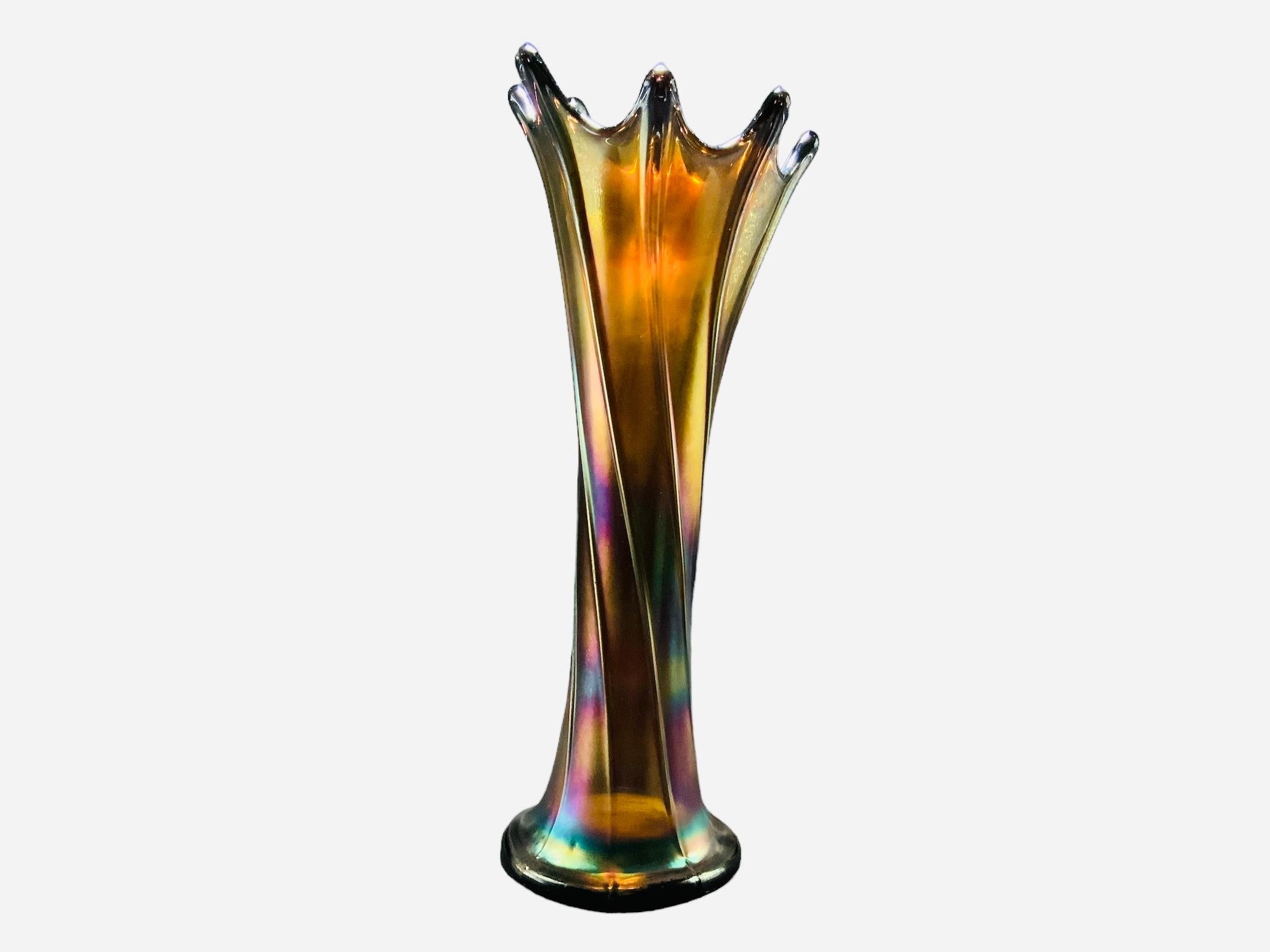 Large Iridescent Glass Flower Vase In Good Condition For Sale In Guaynabo, PR