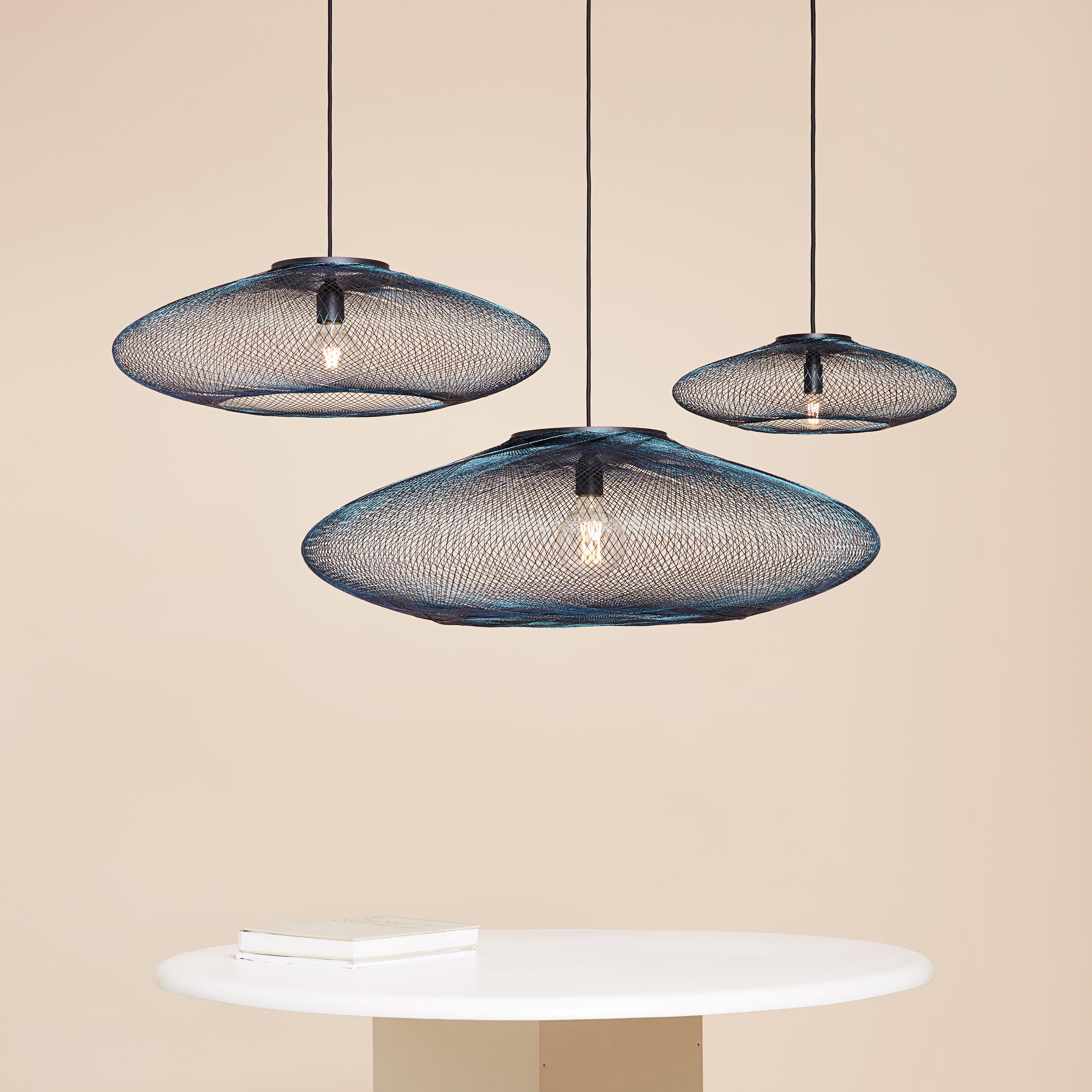 Large Iridescent UFO pendant lamp by Atelier Robotiq
Dimensions: D 80 x H 24 cm
Materials: Resin-impregnated industrial fiber, black coated stainless steel.
Available in different colors, 3 sizes, and in Full pattern or Open pattern.

All our