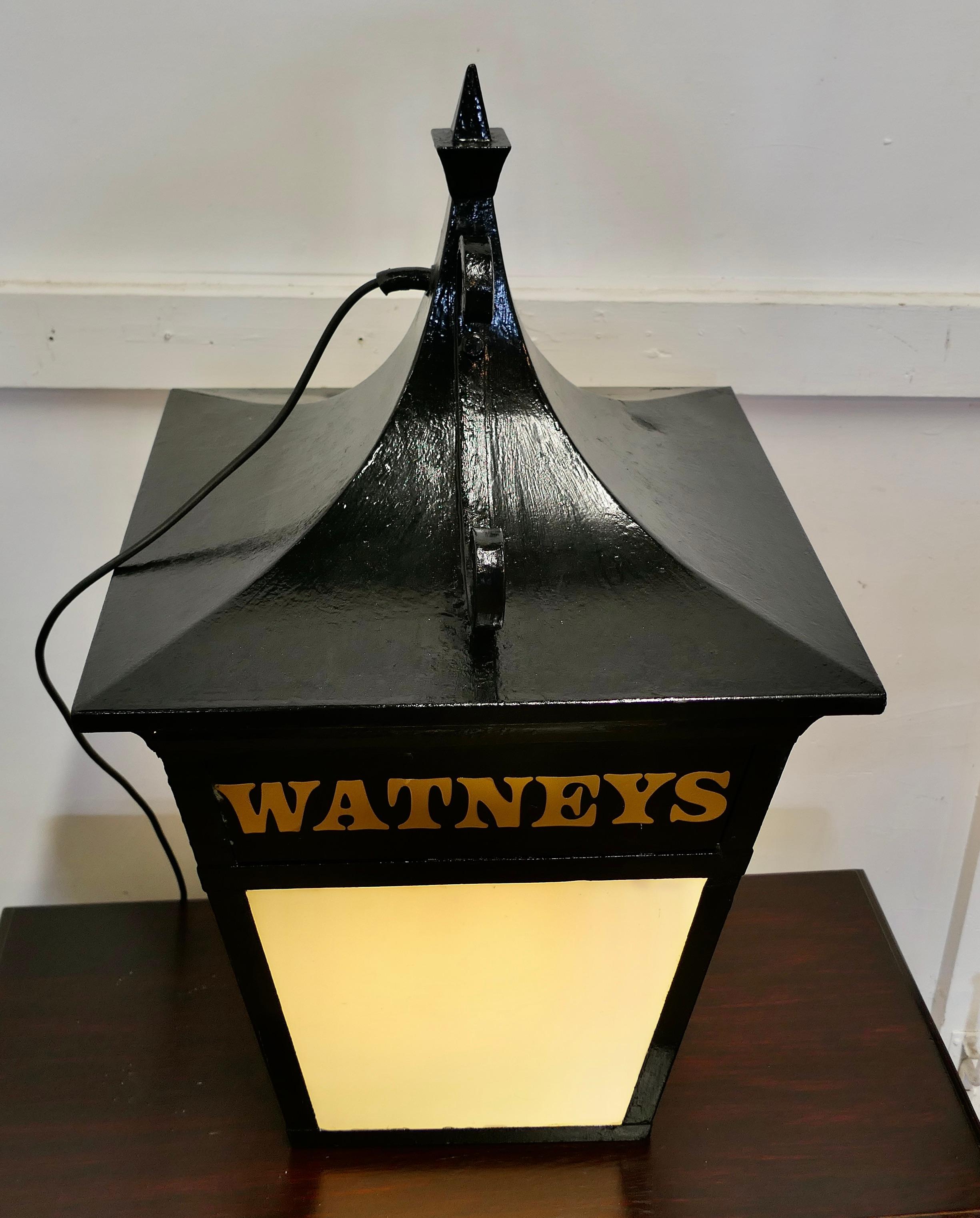Grande lanterne de pub Watneys  Une pièce superbe en vente 3