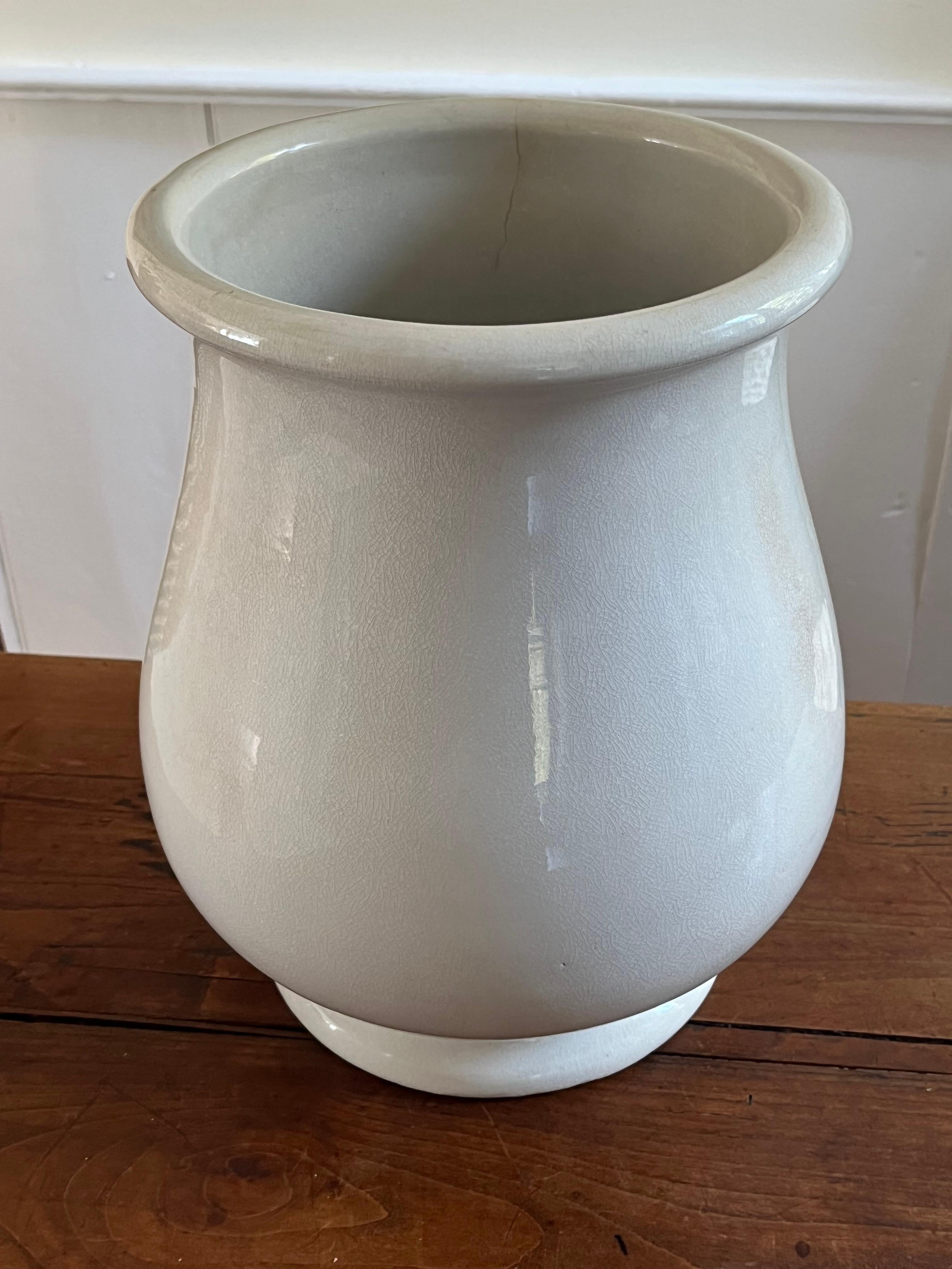 Vittoriano Vaso grande in pietra ferrosa, CIRCA 1900 in vendita