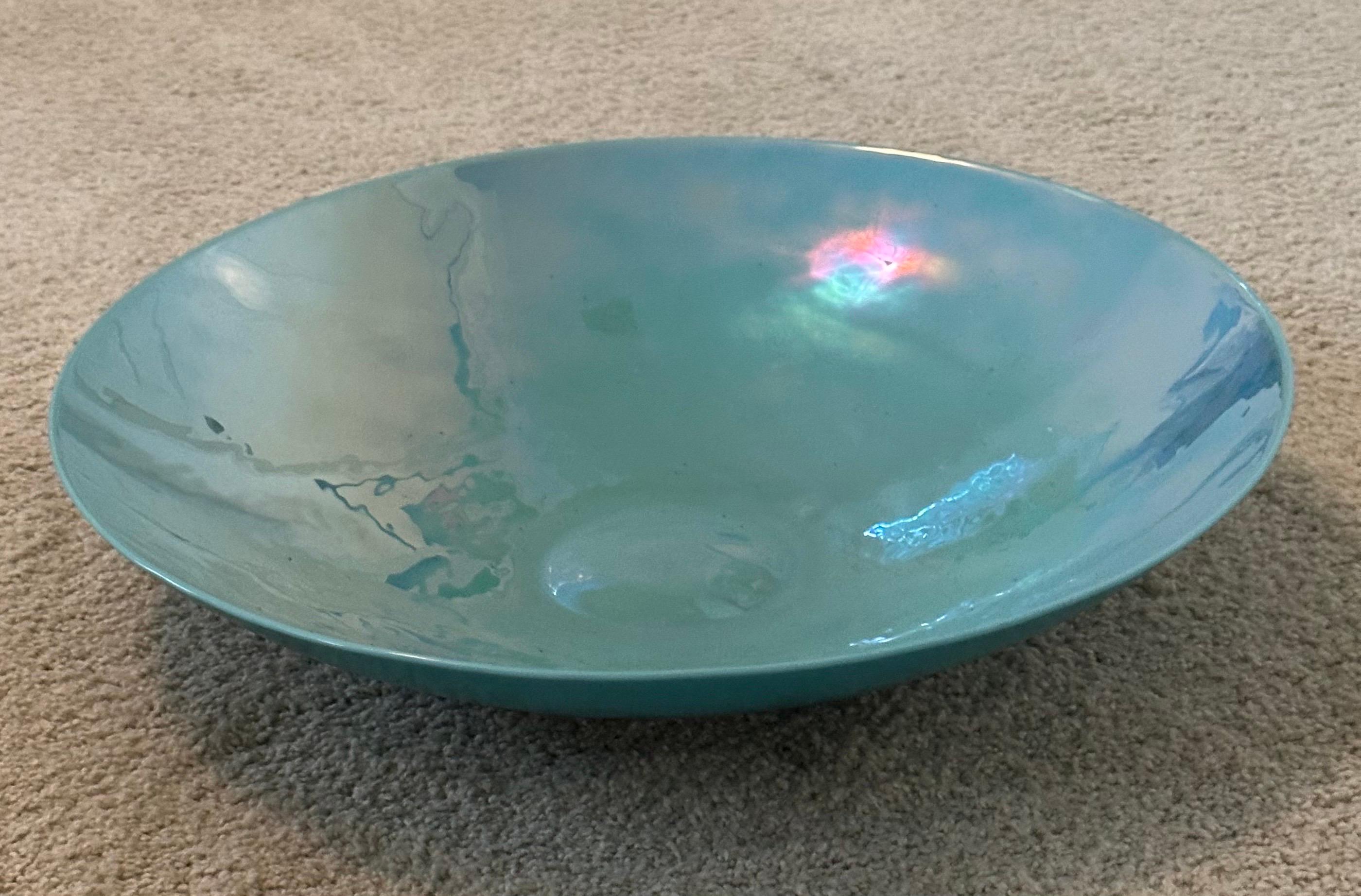 Large Irridescent Centerpiece Bowl by Murano Glass In Good Condition For Sale In San Diego, CA