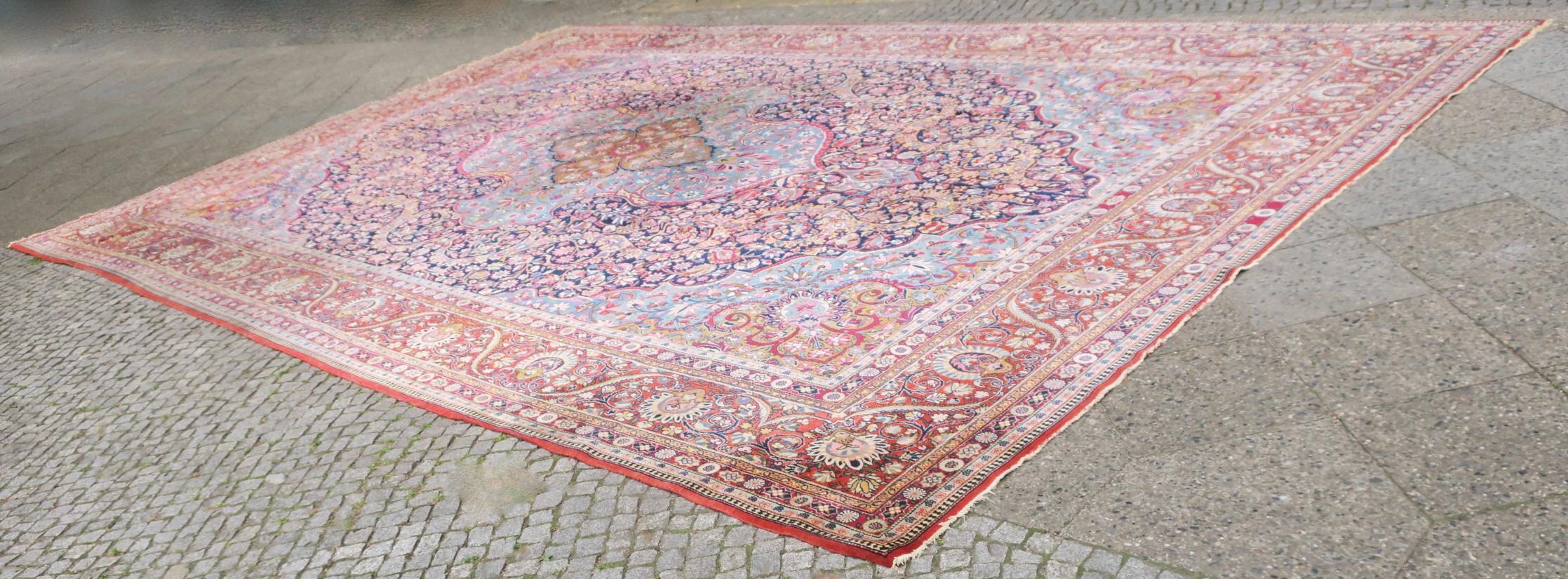 Large and impressive fine Isfahan carpet dating from circa 1930.
Good vintage condition with some low areas, please see close-up pictures.