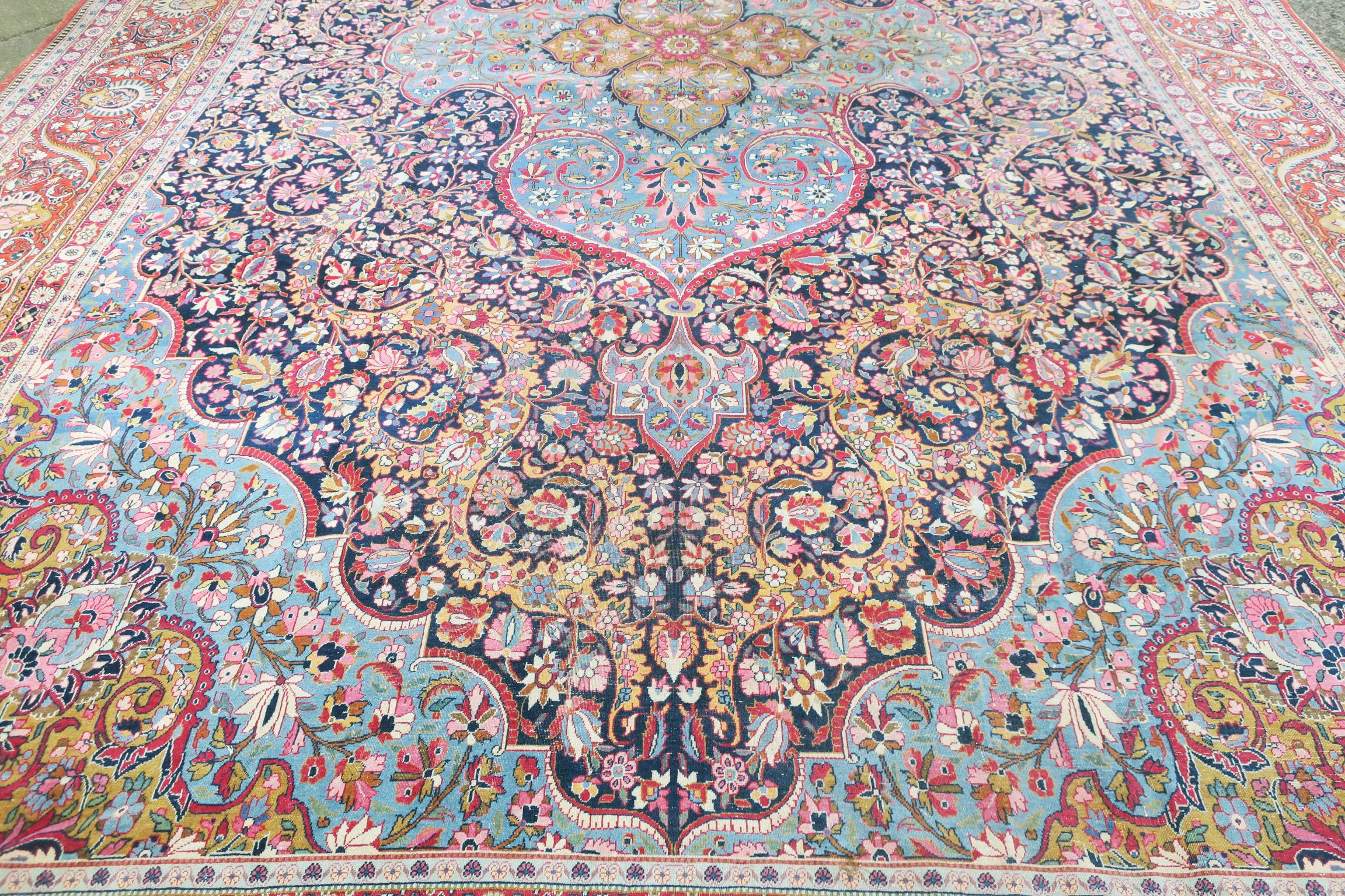 Large Isfahan Carpet, Early 20th Century (Wolle) im Angebot