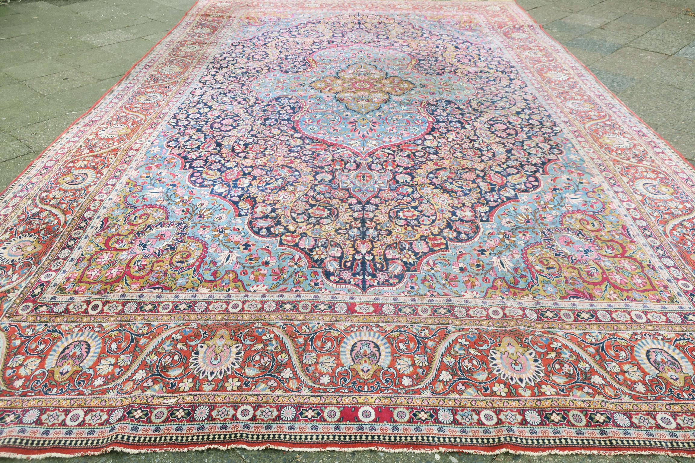 Large Isfahan Carpet, Early 20th Century im Angebot 1