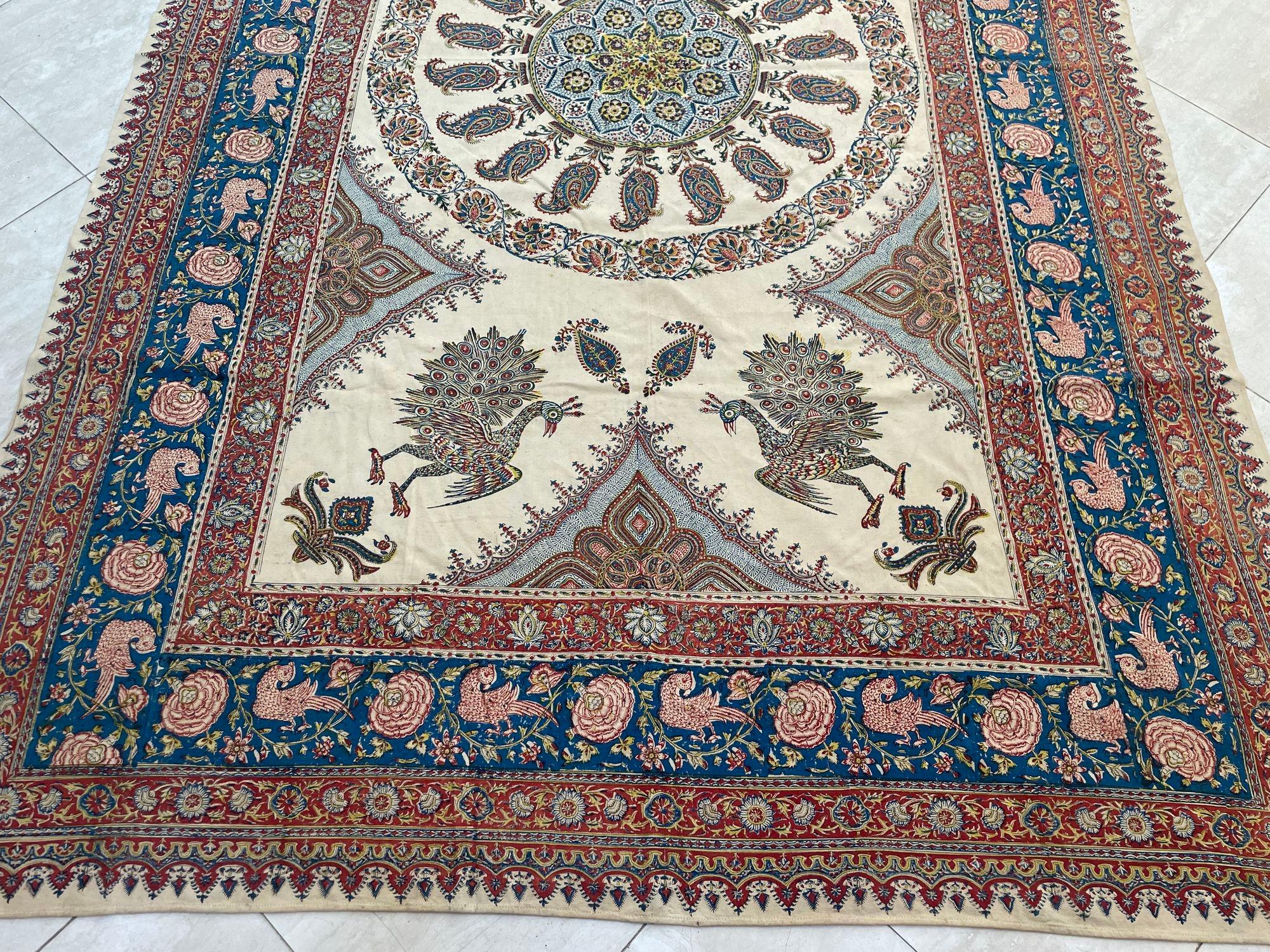 Vintage großen Isfahan Block gedruckt Baumwolle Hand gedruckt Stoff Tagesdecke oder Wand Hanging Textile oder Tischdecke.
Persisches Paisley-Kalamkari-Textil, handgeblockt mit pflanzlichen und Eisenoxid-Farbstoffen auf Baumwolle.
Der Baumwollstoff