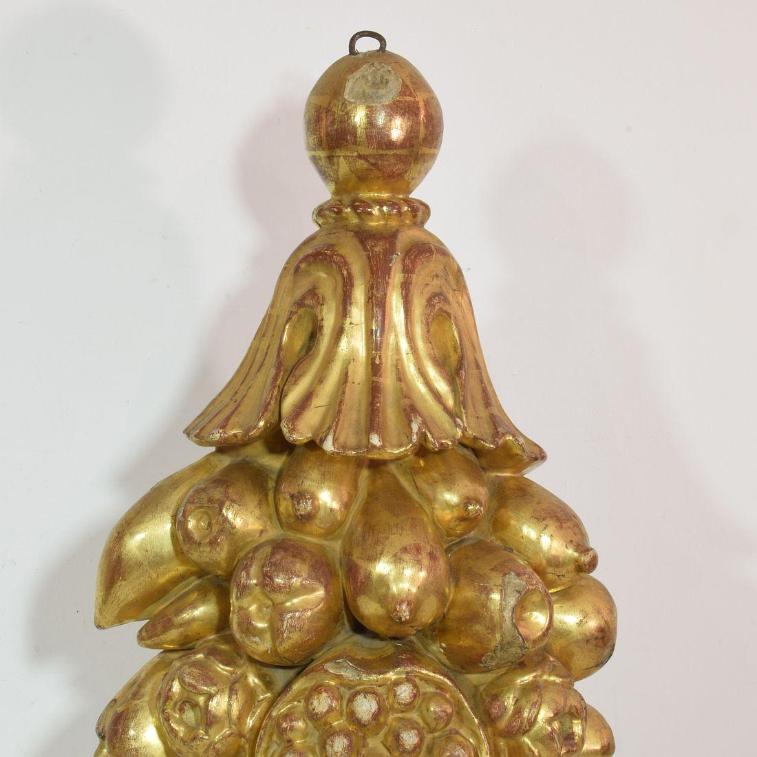 Large Italian 17th/ 18th Century Giltwood Baroque Ornament 1