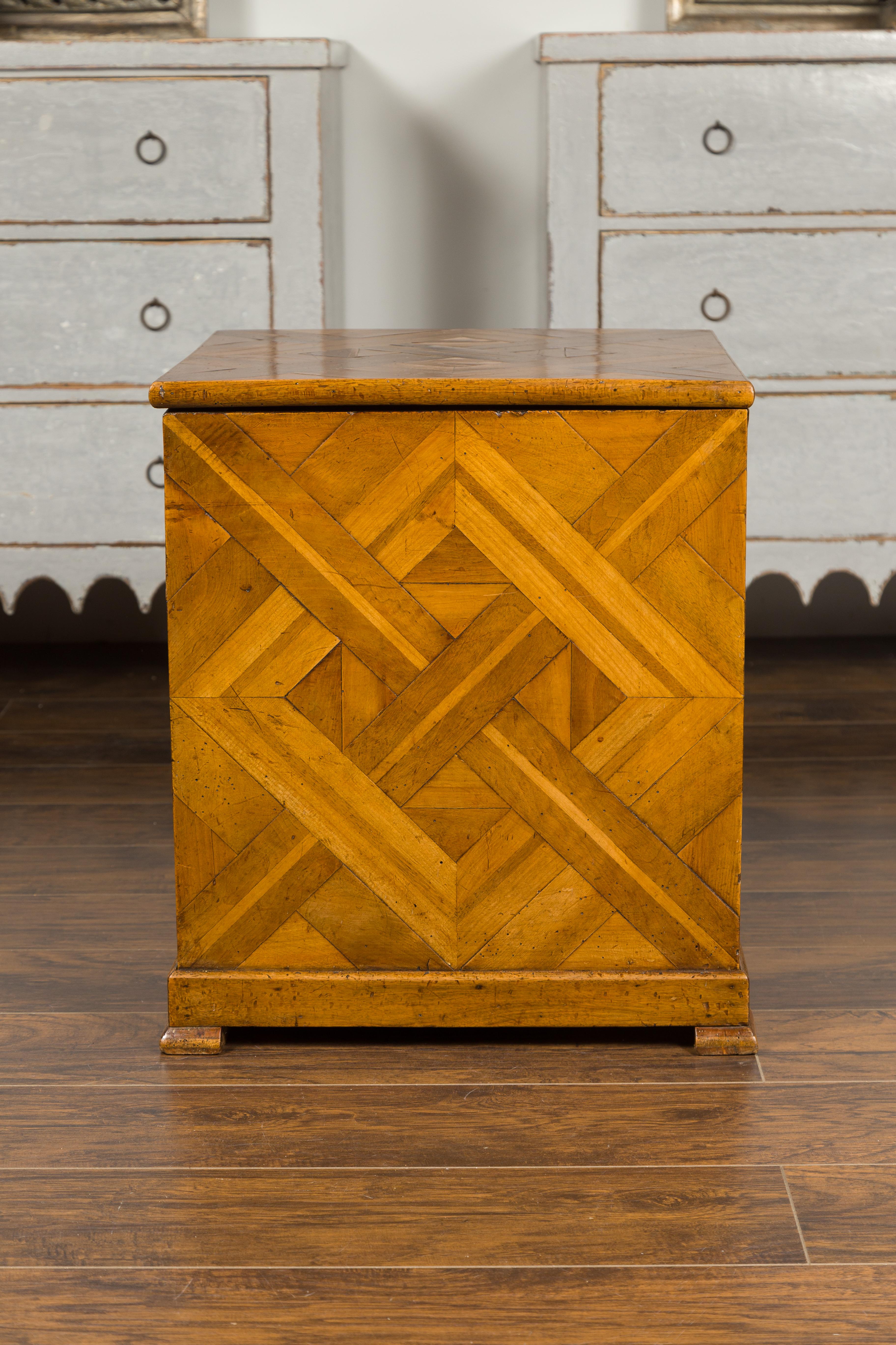 Large Italian 1820s Walnut Box with Parquetry Decor and Inner Wicker Basket 3