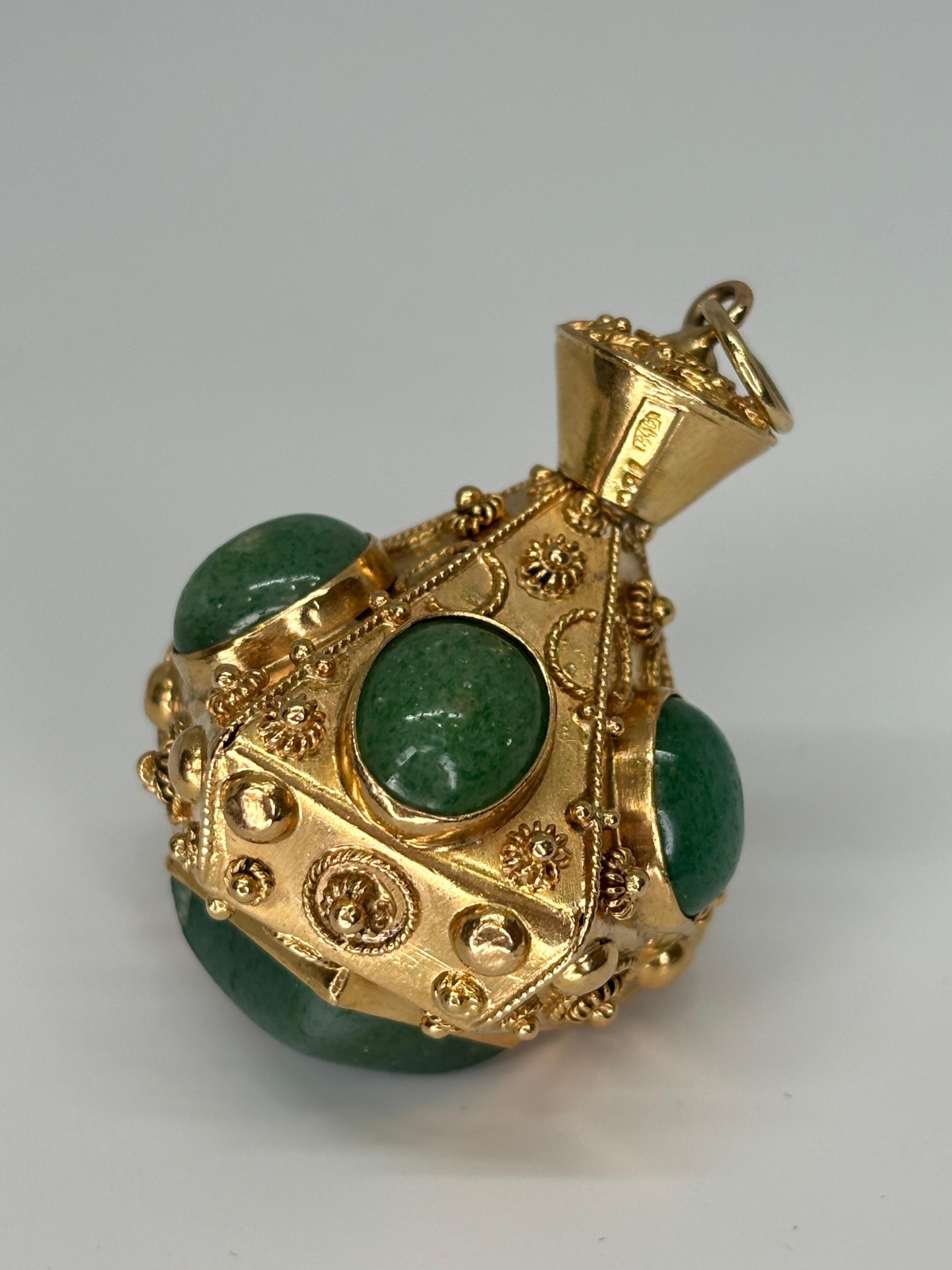 Großer italienischer 18 Karat Gold Aventurin Etruskischer Revival Uhren-Anhänger mit Knopfleiste Charme im Angebot 6
