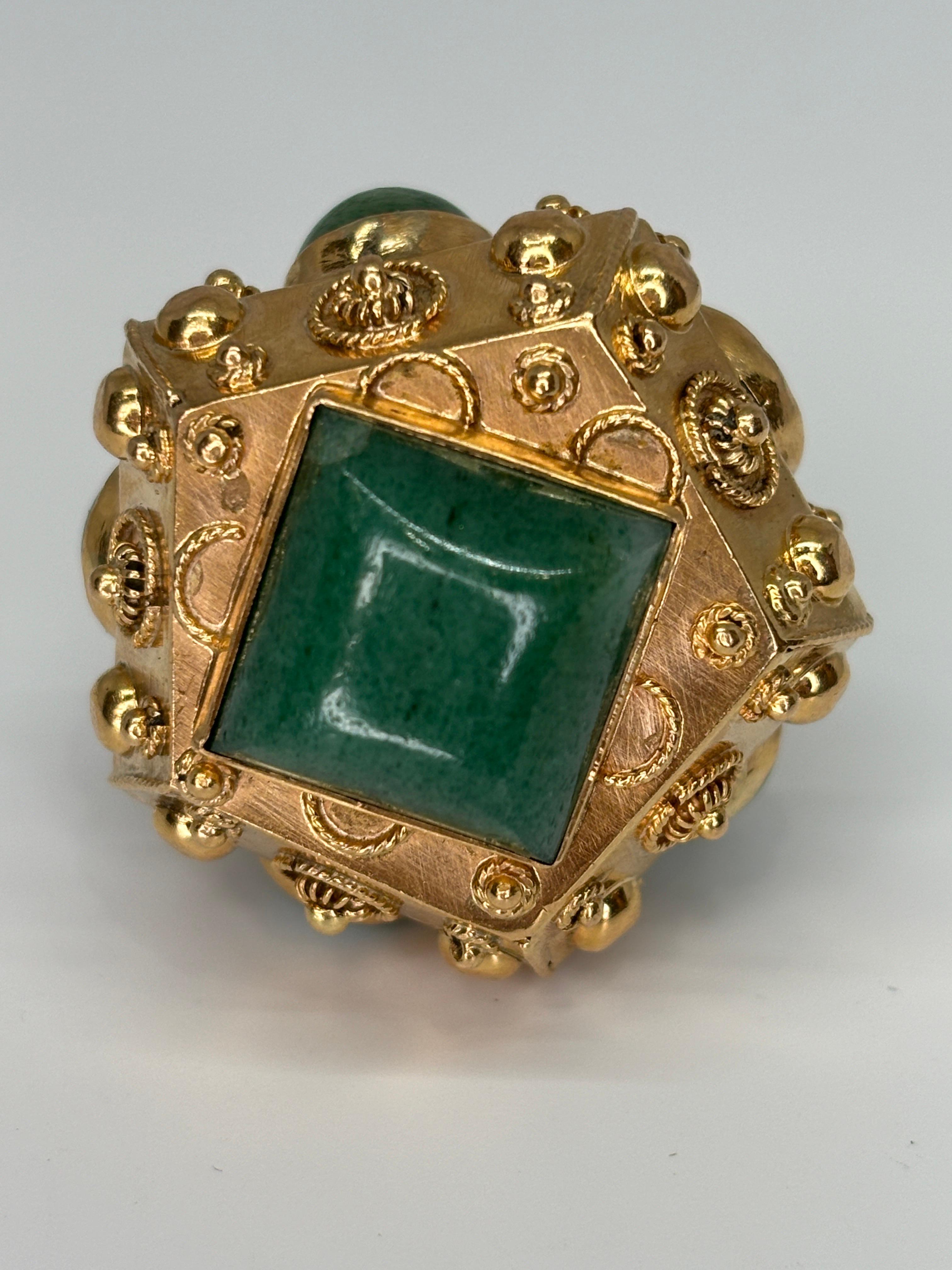 Großer italienischer 18 Karat Gold Aventurin Etruskischer Revival Uhren-Anhänger mit Knopfleiste Charme im Angebot 8