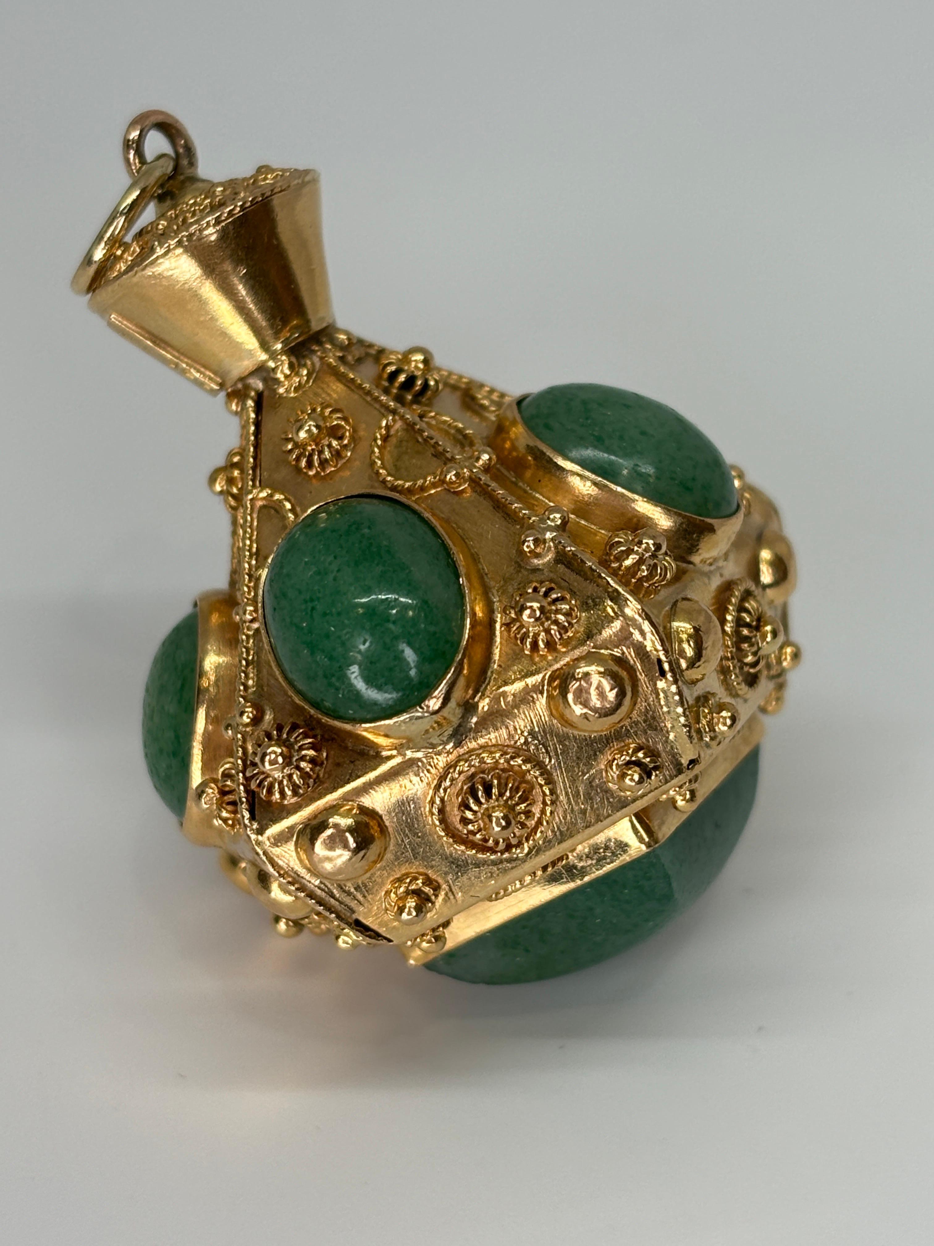 Großer italienischer 18 Karat Gold Aventurin Etruskischer Revival Uhren-Anhänger mit Knopfleiste Charme im Angebot 9
