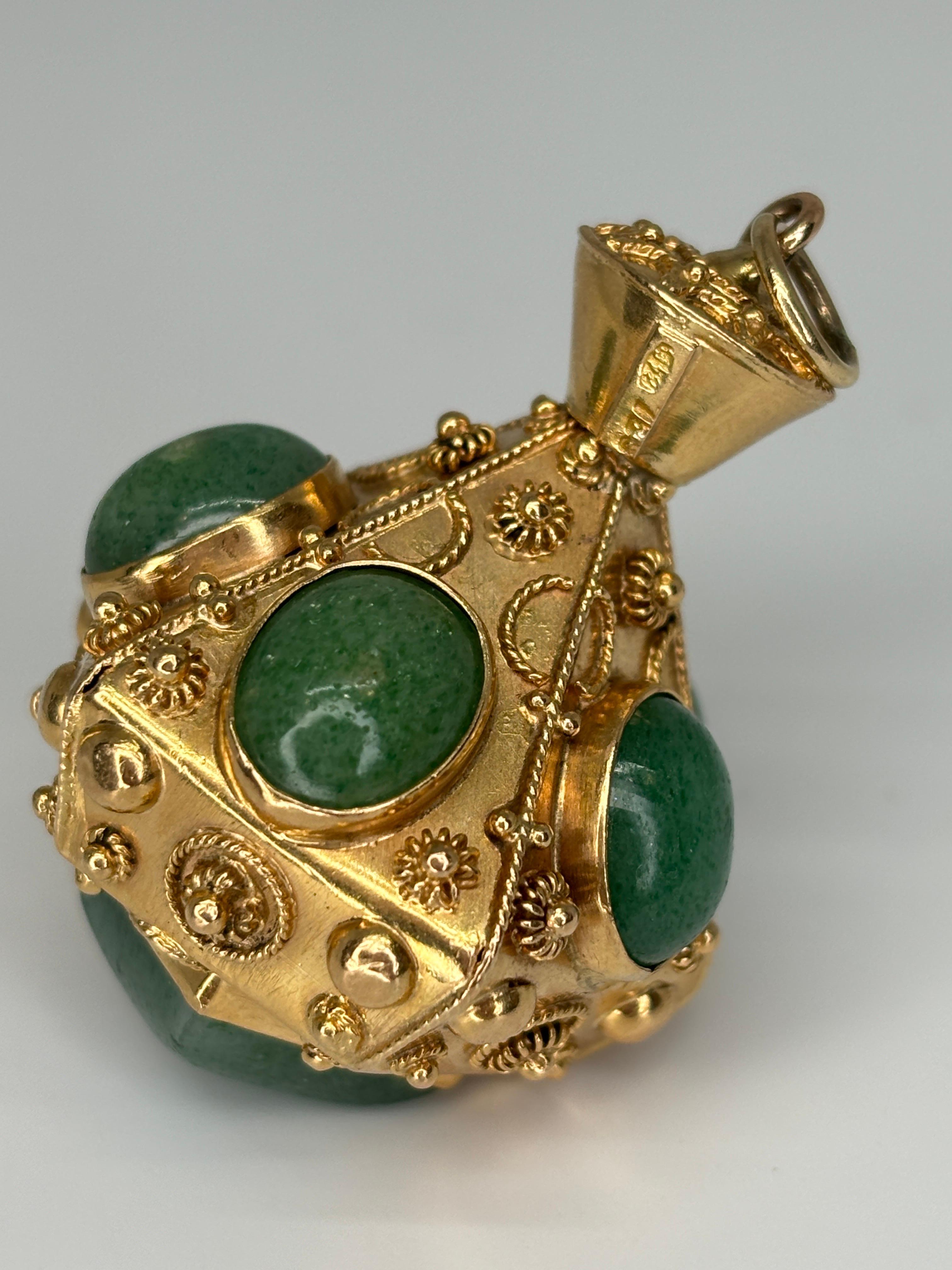Großer italienischer 18 Karat Gold Aventurin Etruskischer Revival Uhren-Anhänger mit Knopfleiste Charme im Angebot 3