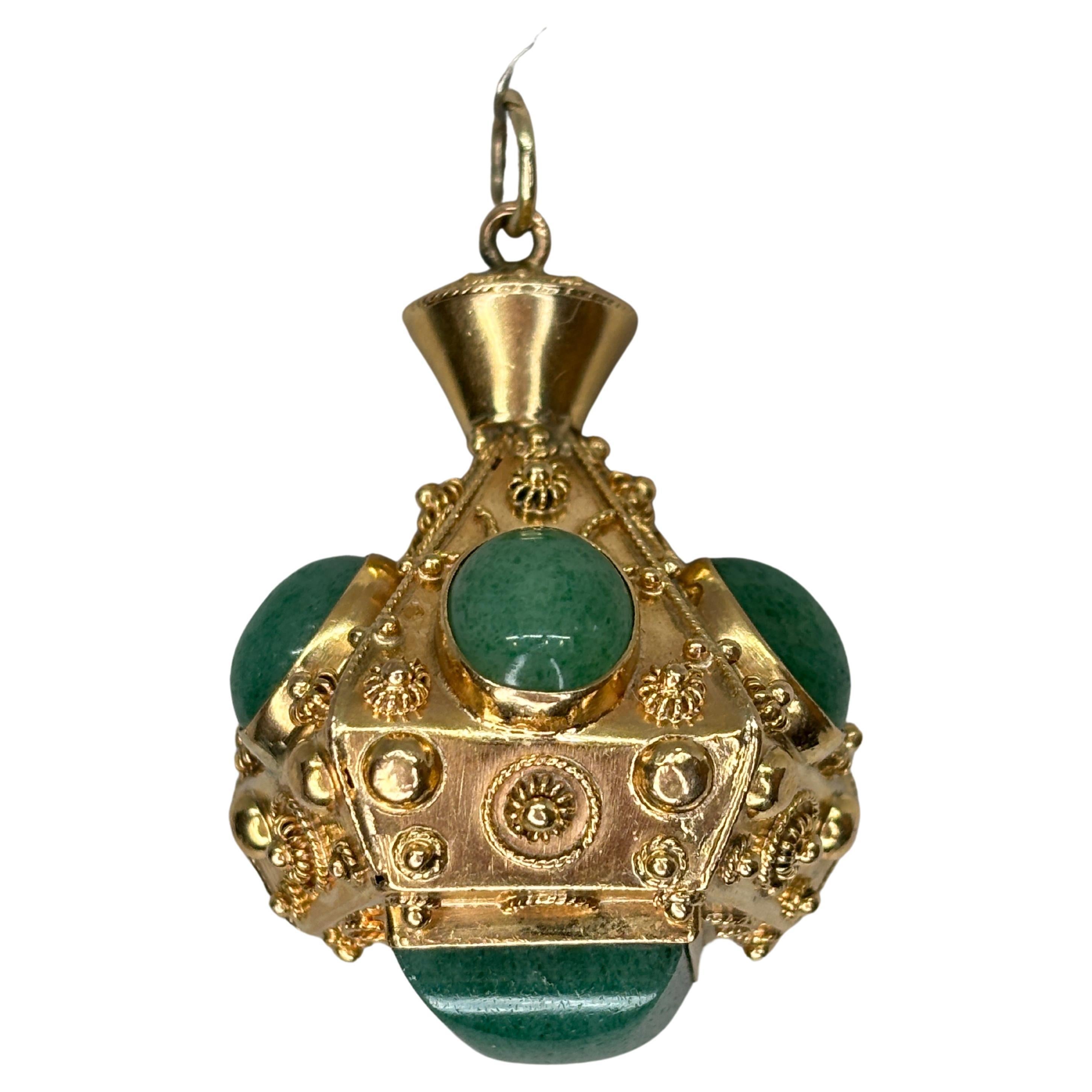 Großer italienischer 18 Karat Gold Aventurin Etruskischer Revival Uhren-Anhänger mit Knopfleiste Charme