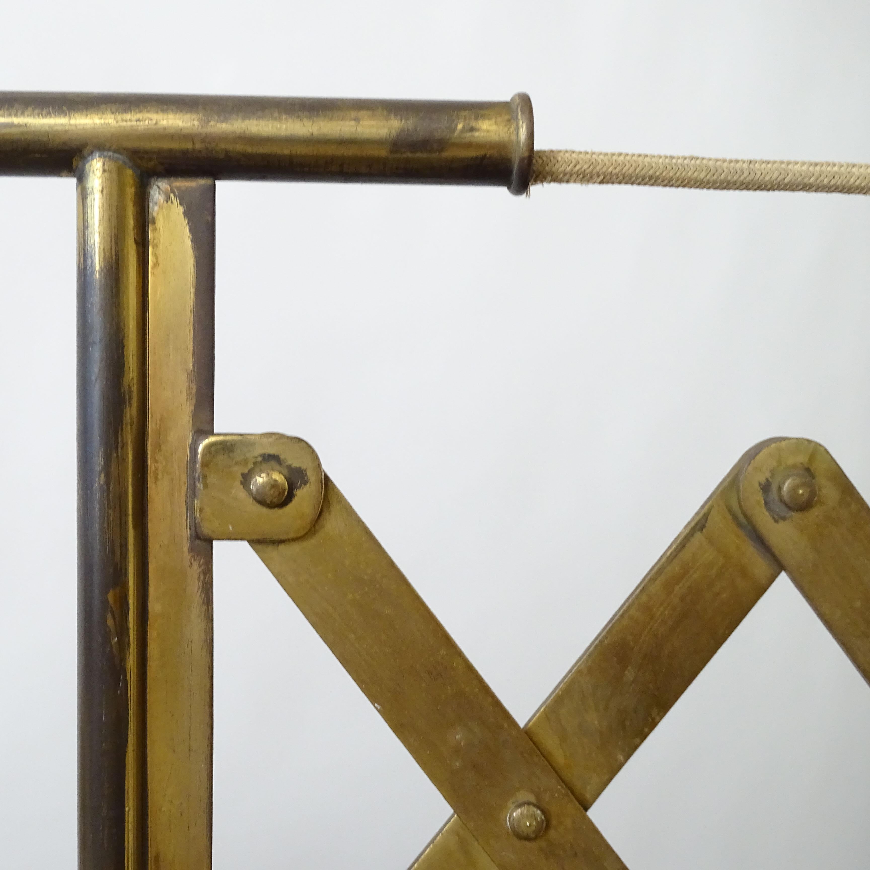 Gran aplique extensible italiano de latón de los años 40 en venta 1