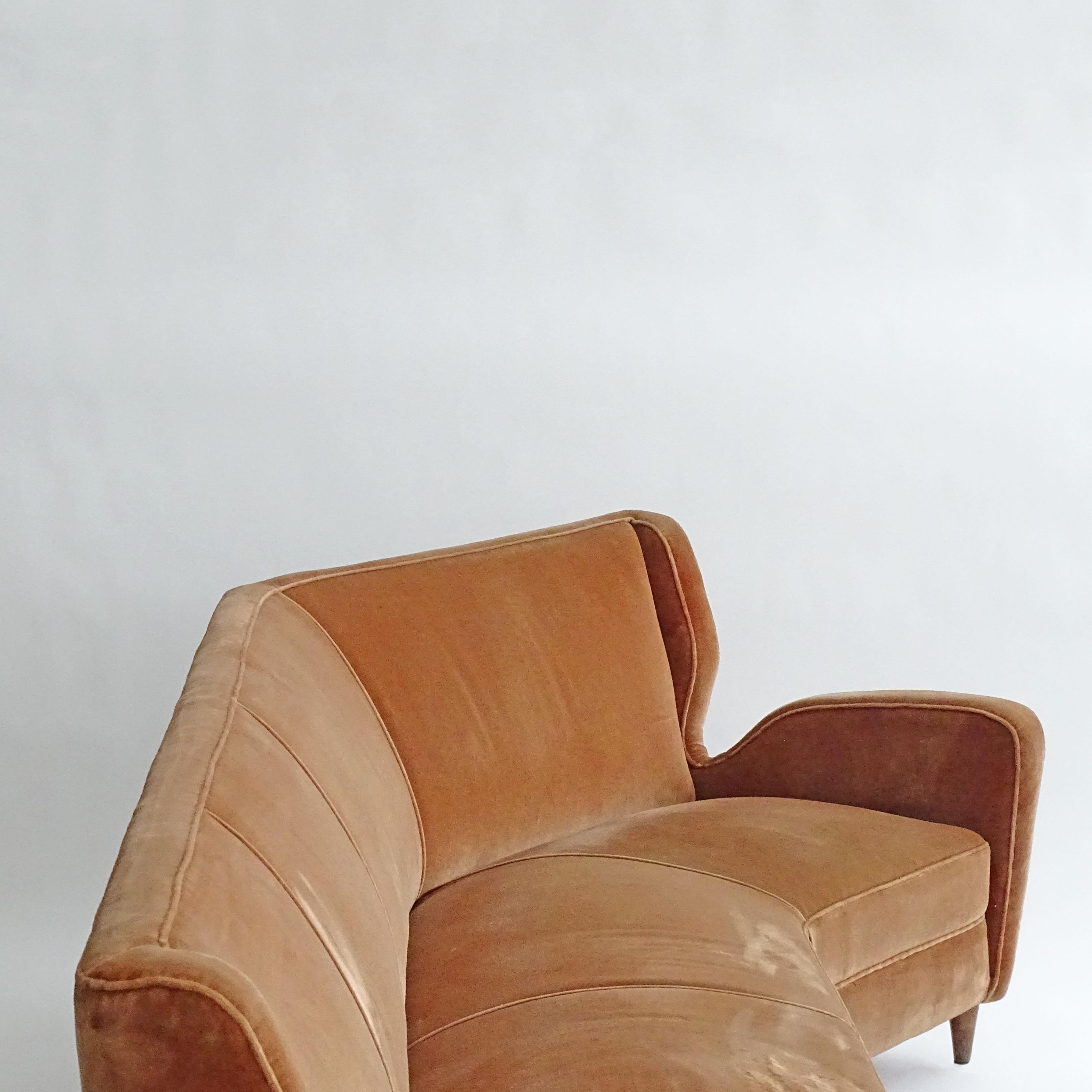 Large Italian 1950s Angular Sofa in Peach Velvet
Attributed to Melchiorre Bega.
Needs Re upholstery.