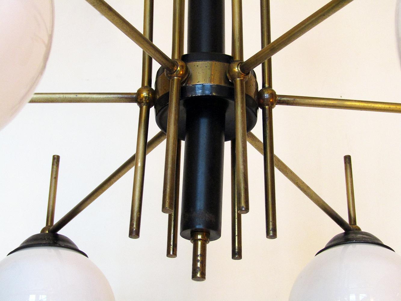 20th Century Large Italian 1950s Globe Chandelier in Brass and Glass in the style of Stilnovo