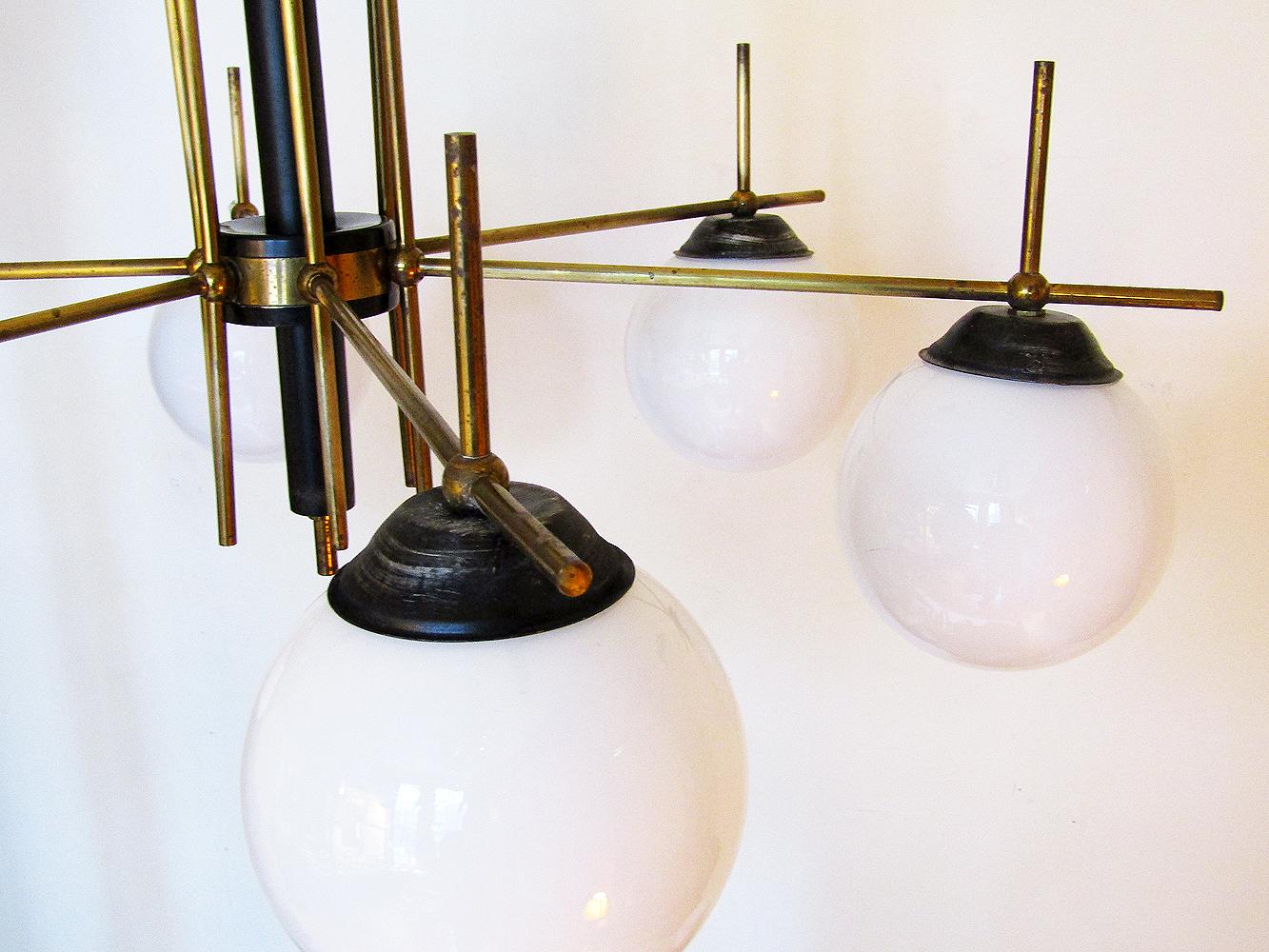 Large Italian 1950s Globe Chandelier in Brass and Glass in the style of Stilnovo 2