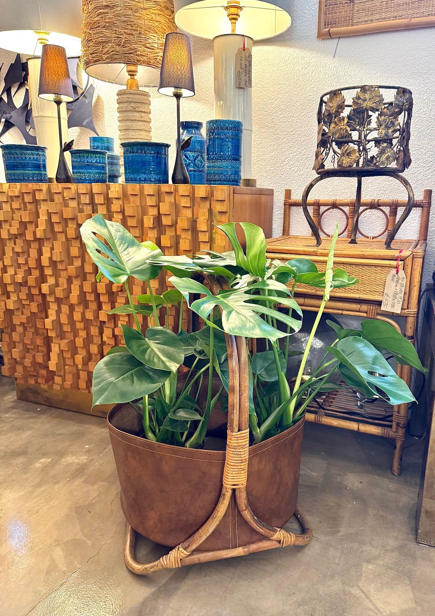 Große italienische Körbe aus Bambus und Rattan aus den 1960er Jahren mit Schalen aus Kunstleder im Zustand „Gut“ im Angebot in London, GB