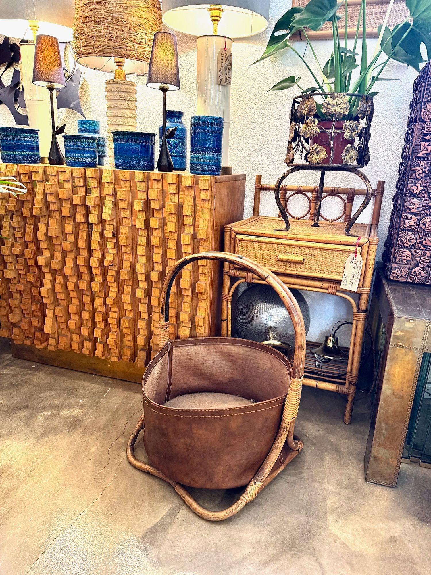 Große italienische Körbe aus Bambus und Rattan aus den 1960er Jahren mit Schalen aus Kunstleder im Angebot 2