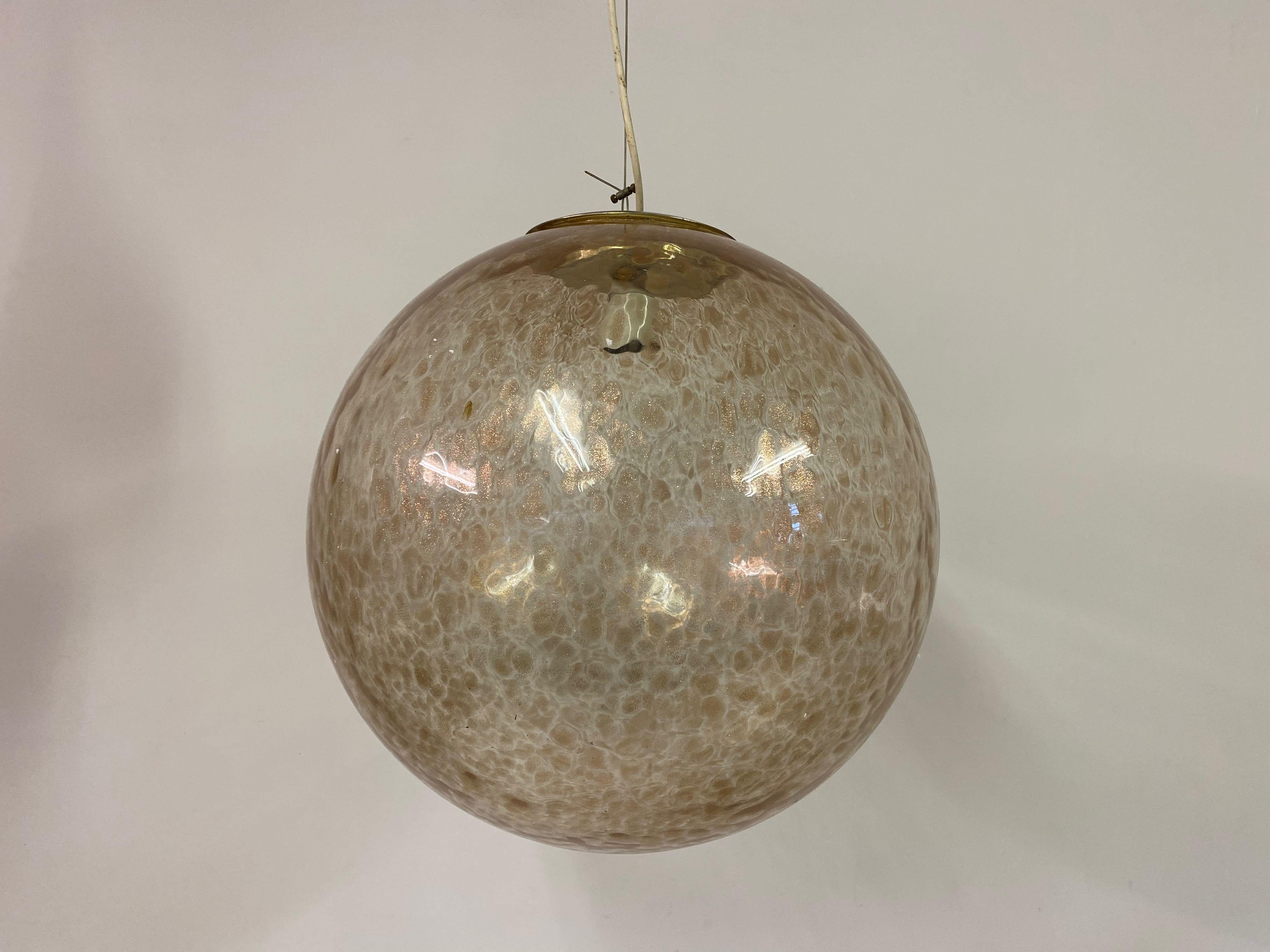 Large globe ball pendant

Murano glass

Height adjustable

Will be rewired prior to delivery

Italy, 1960s.
 