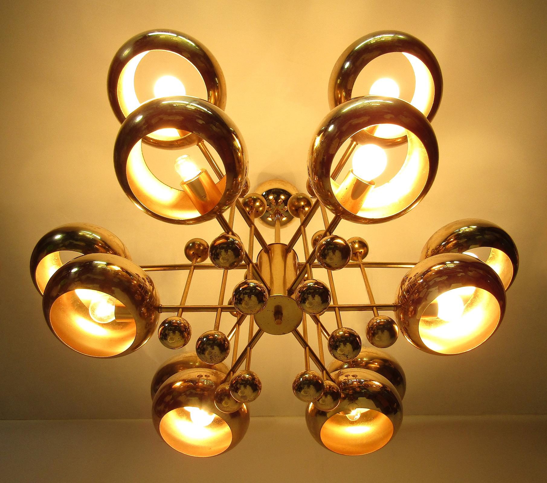 20th Century Large Italian 1960s Space Age Chandelier in Brass by Goffredo Reggianni For Sale