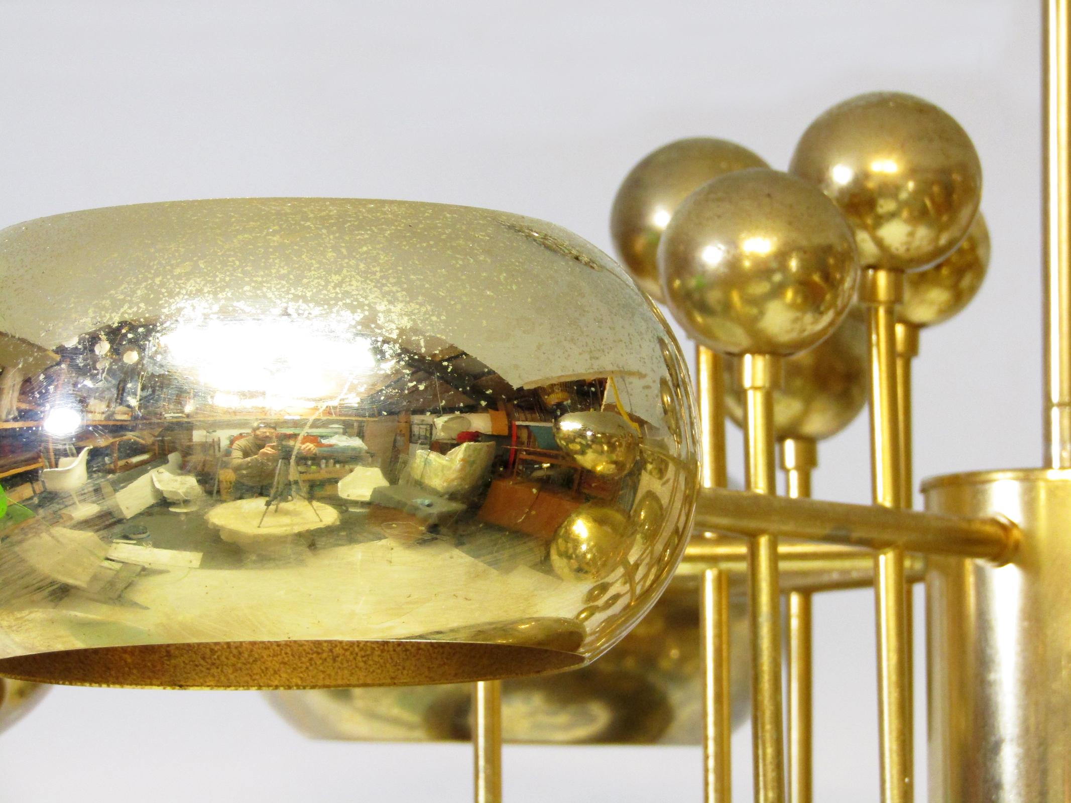 Large Italian 1960s Space Age Chandelier in Brass by Goffredo Reggianni For Sale 4