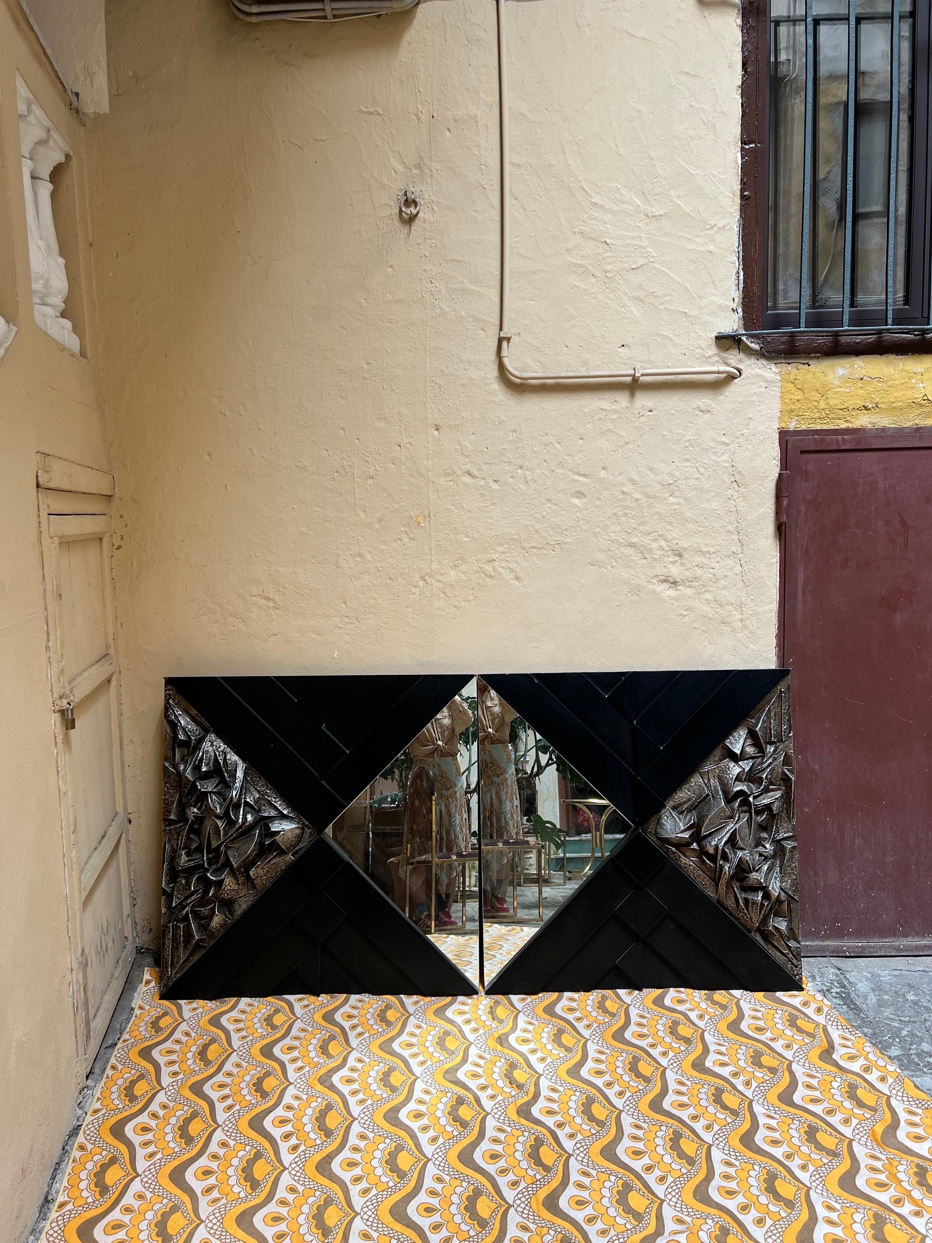 Large Italian 1970s Brutalist Wall Mirror with Sculptures In Good Condition For Sale In Palermo, PA