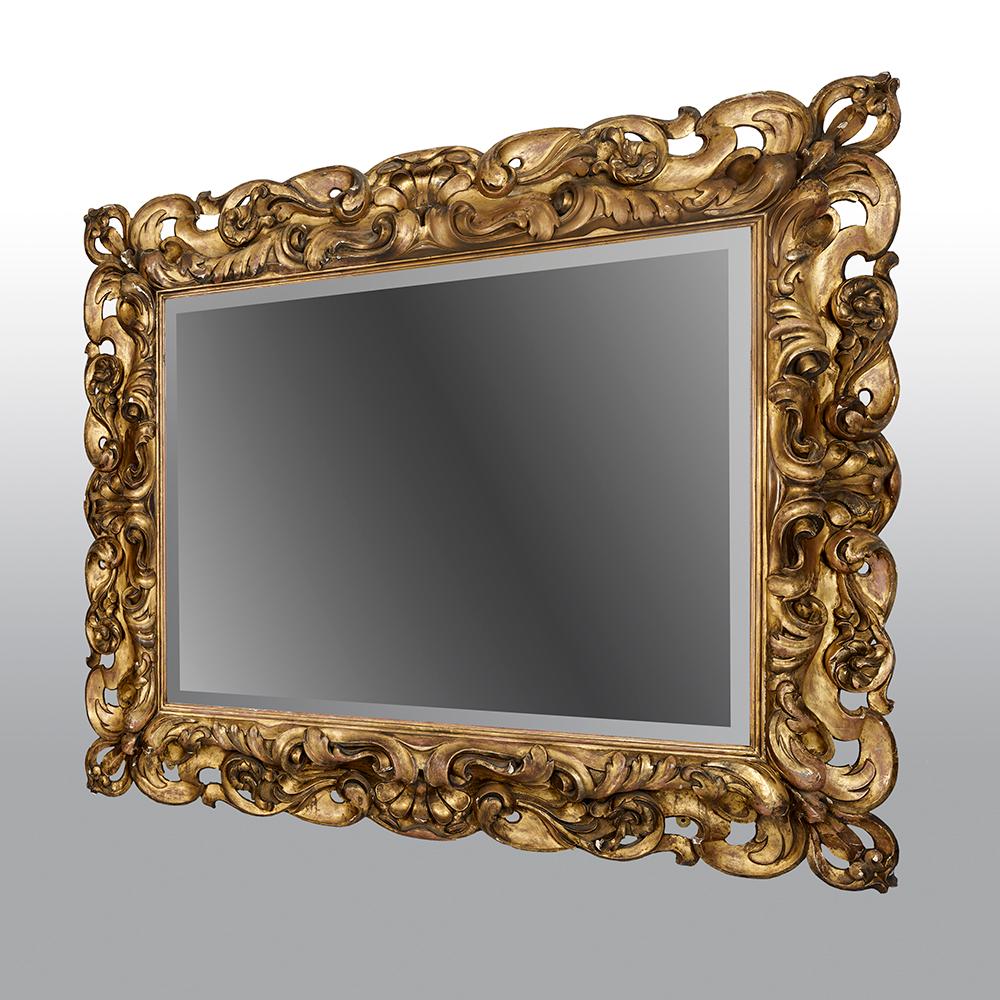 Rococò Grande specchio italiano del XIX secolo in legno dorato intagliato in vendita
