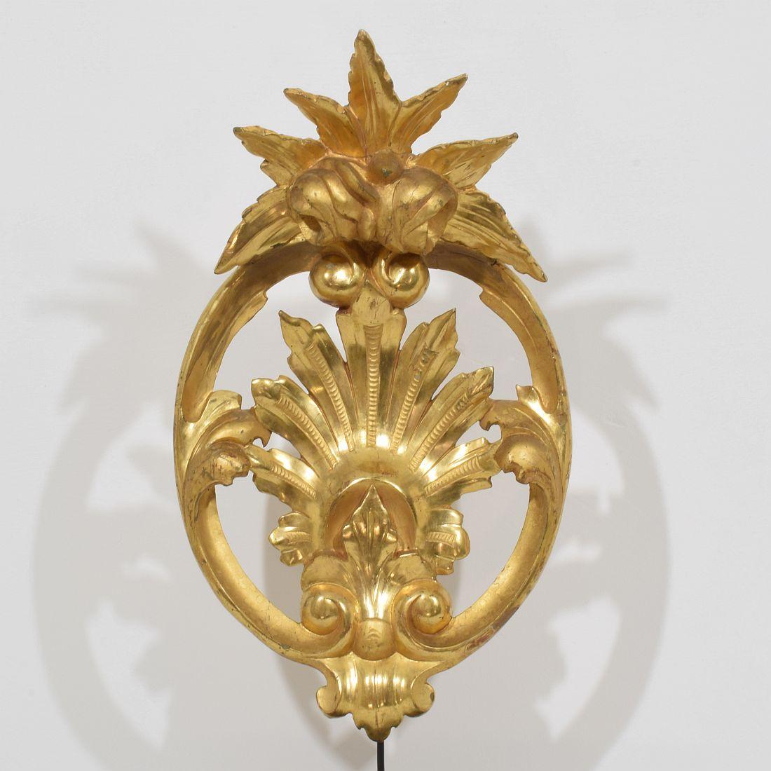 Large Italian 19th Century Carved Giltwood Ornament 1
