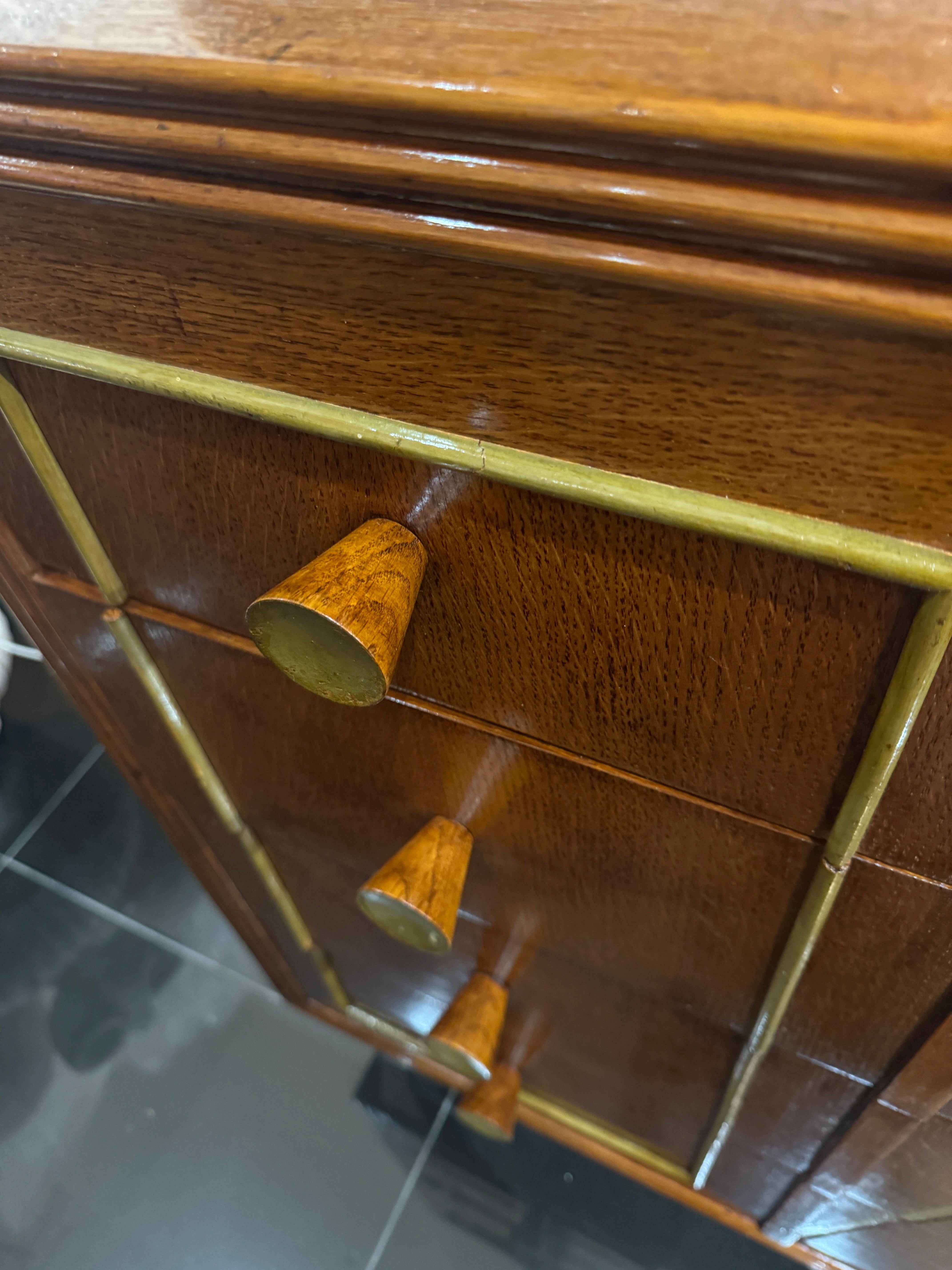 Milieu du XXe siècle Grande commode italienne à 4 tiroirs en vente