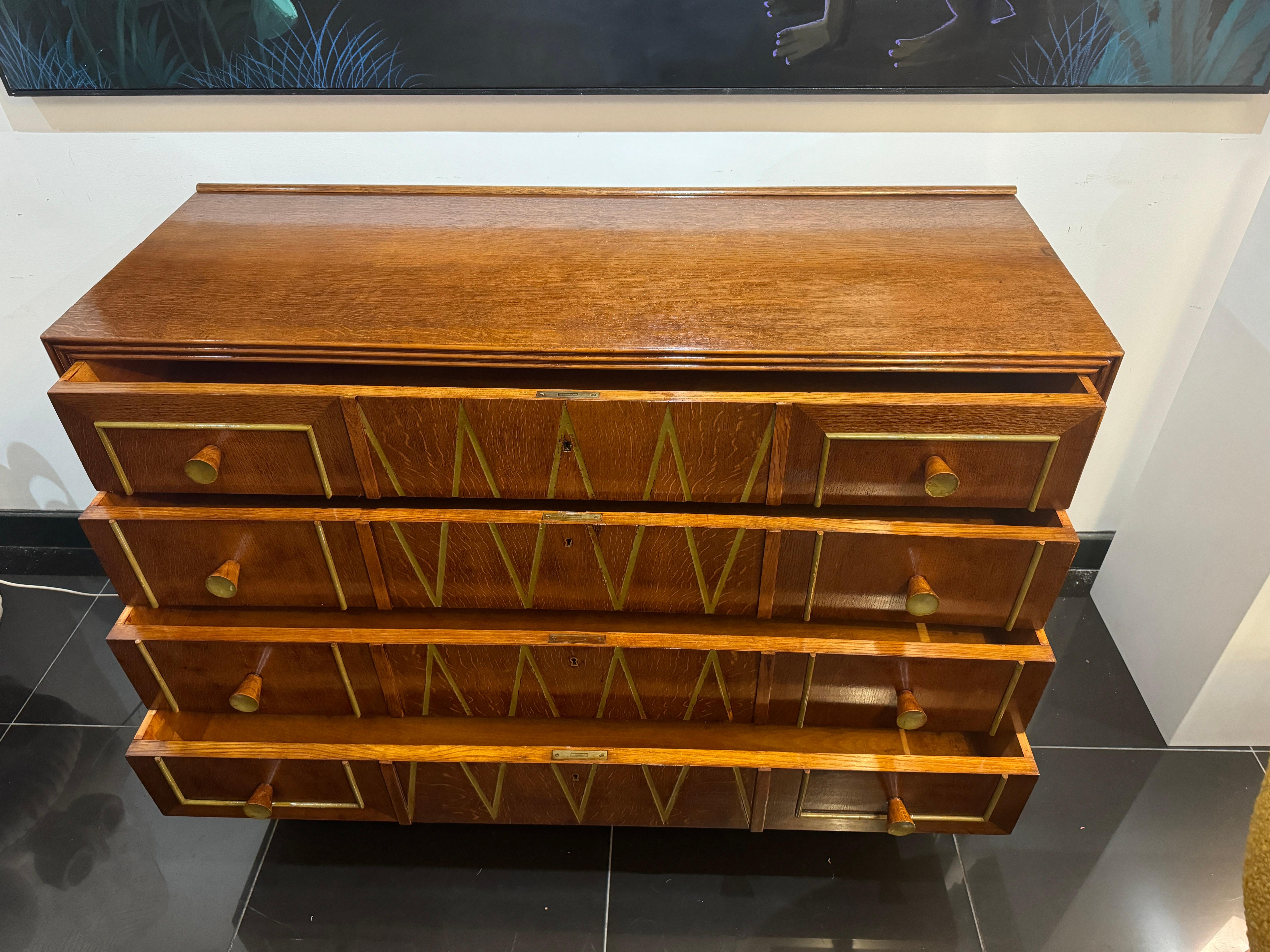 Châtaignier Grande commode italienne à 4 tiroirs en vente