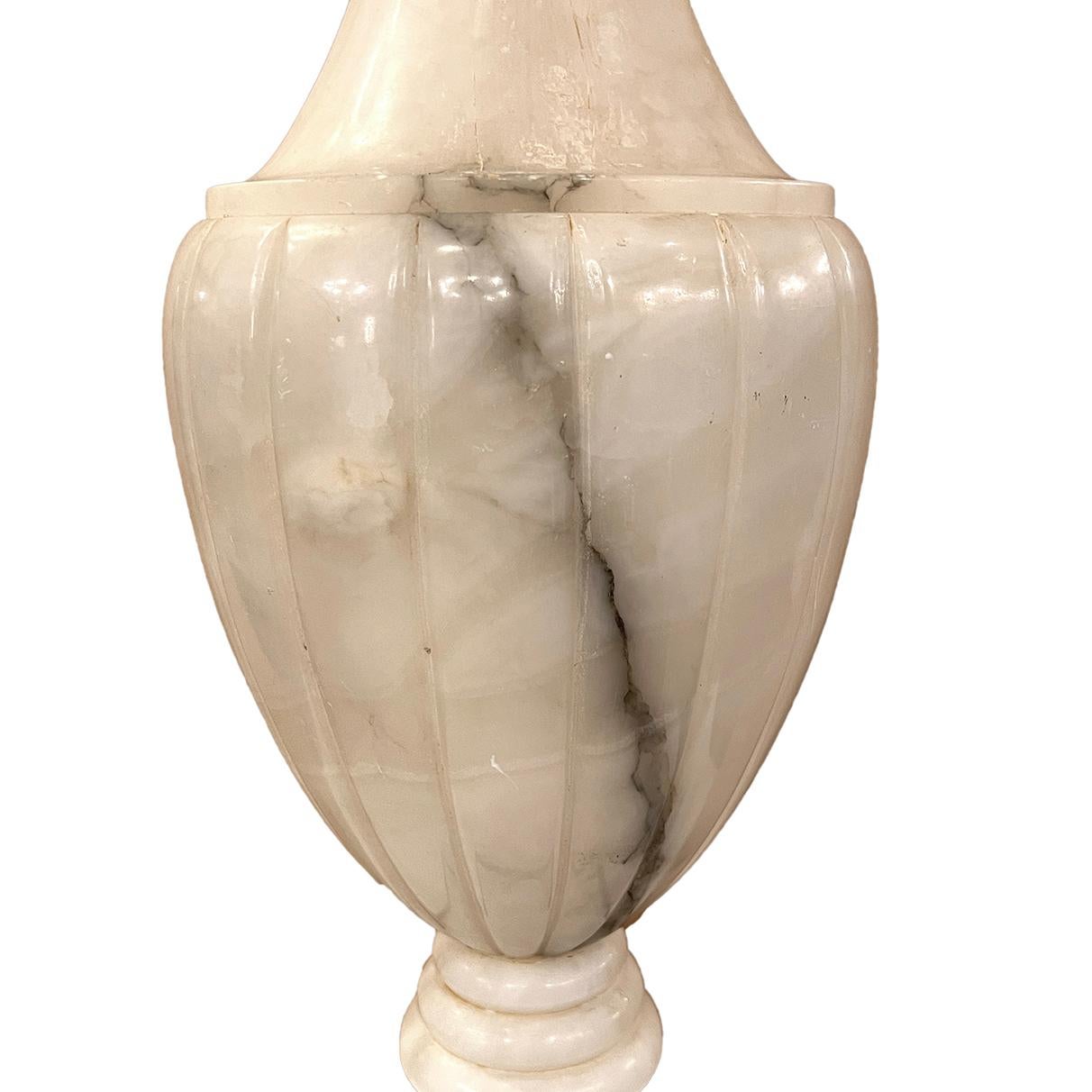 Large Italian Alabaster Lamp In Good Condition For Sale In New York, NY