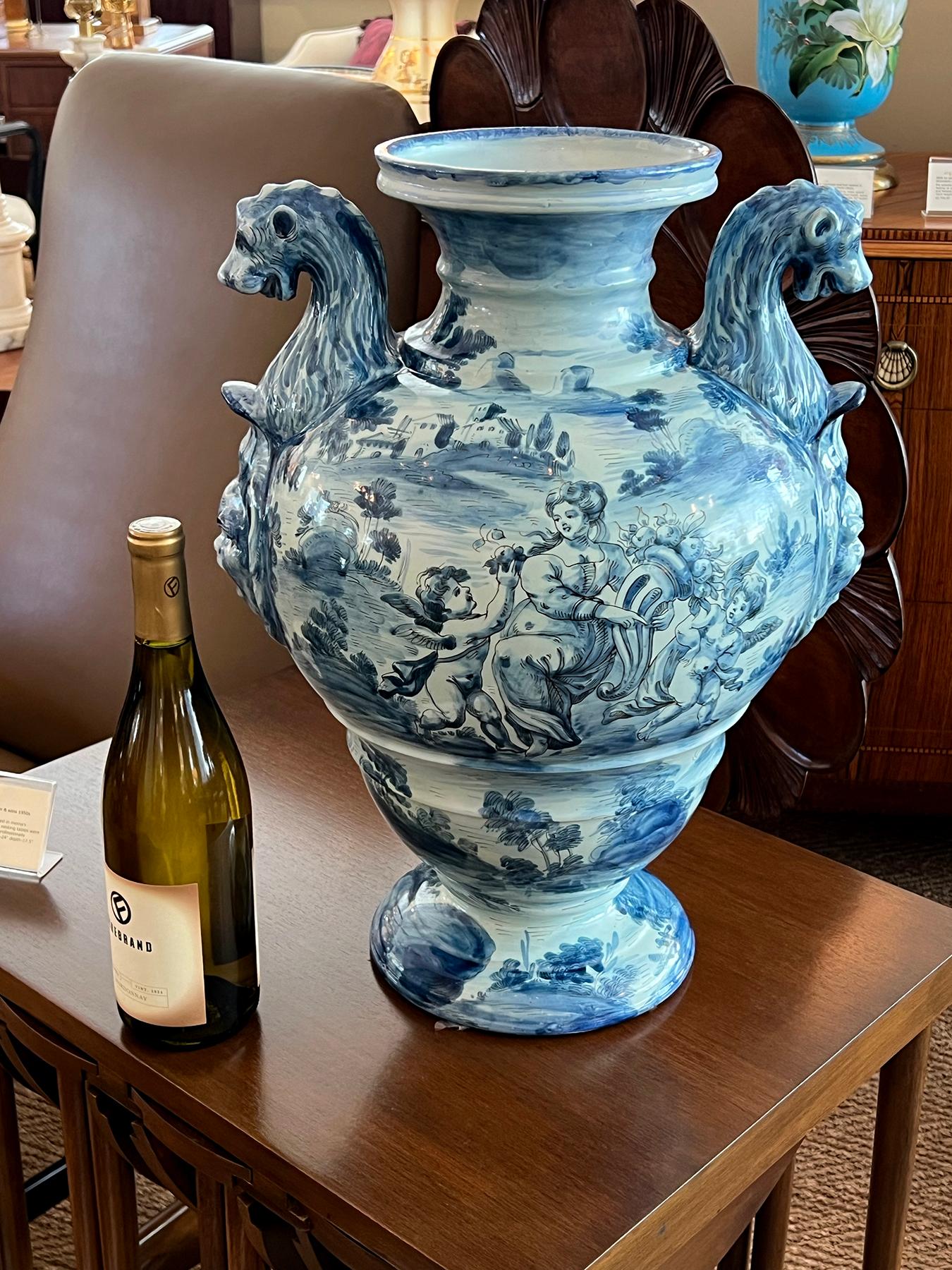Grand urne/vase italien en majolique bleu et blanc d'Albisola émaillée à l'étain en vente 6