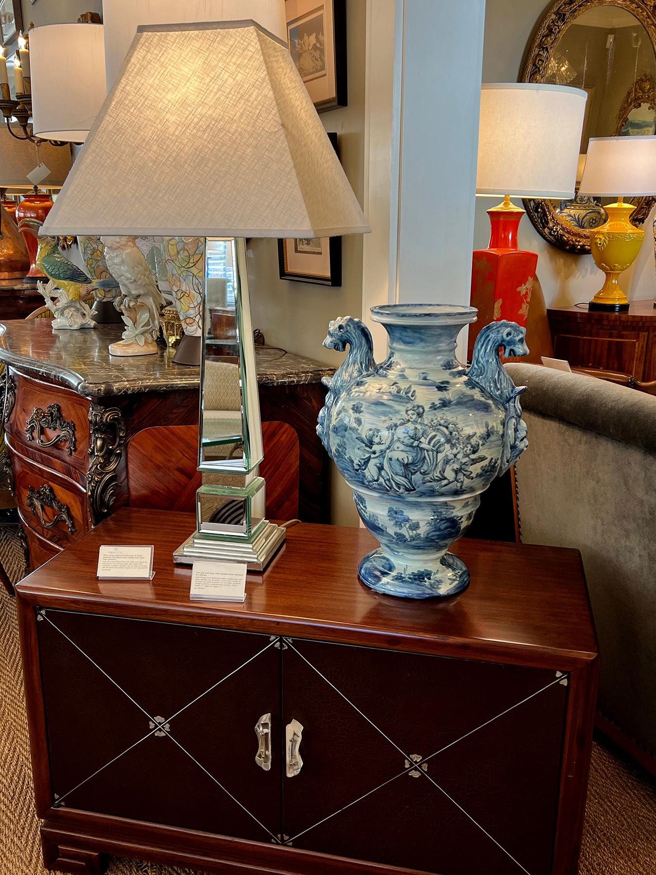 Grand urne/vase italien en majolique bleu et blanc d'Albisola émaillée à l'étain en vente 7