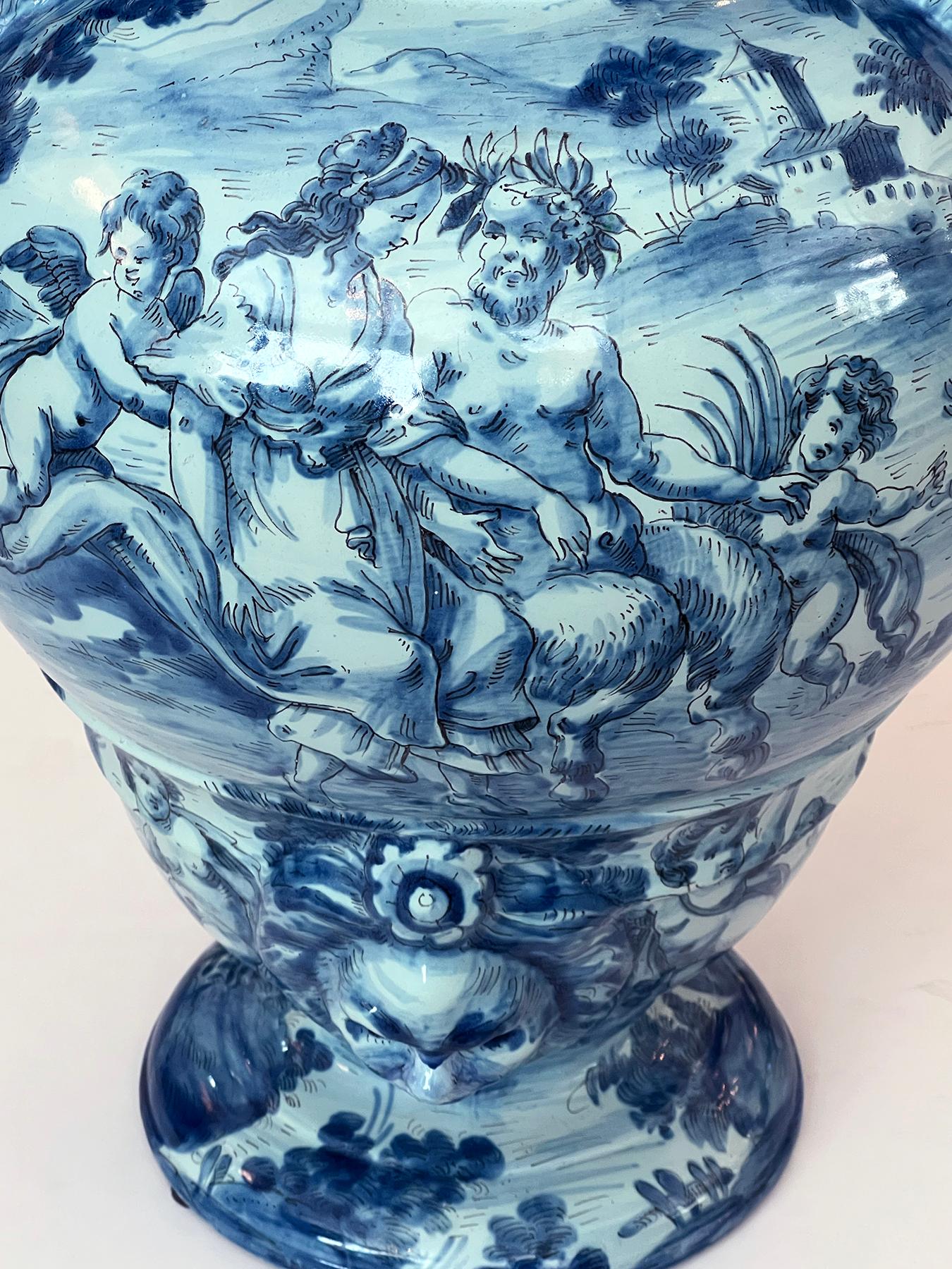 Grand urne/vase italien en majolique bleu et blanc d'Albisola émaillée à l'étain Bon état - En vente à San Francisco, CA