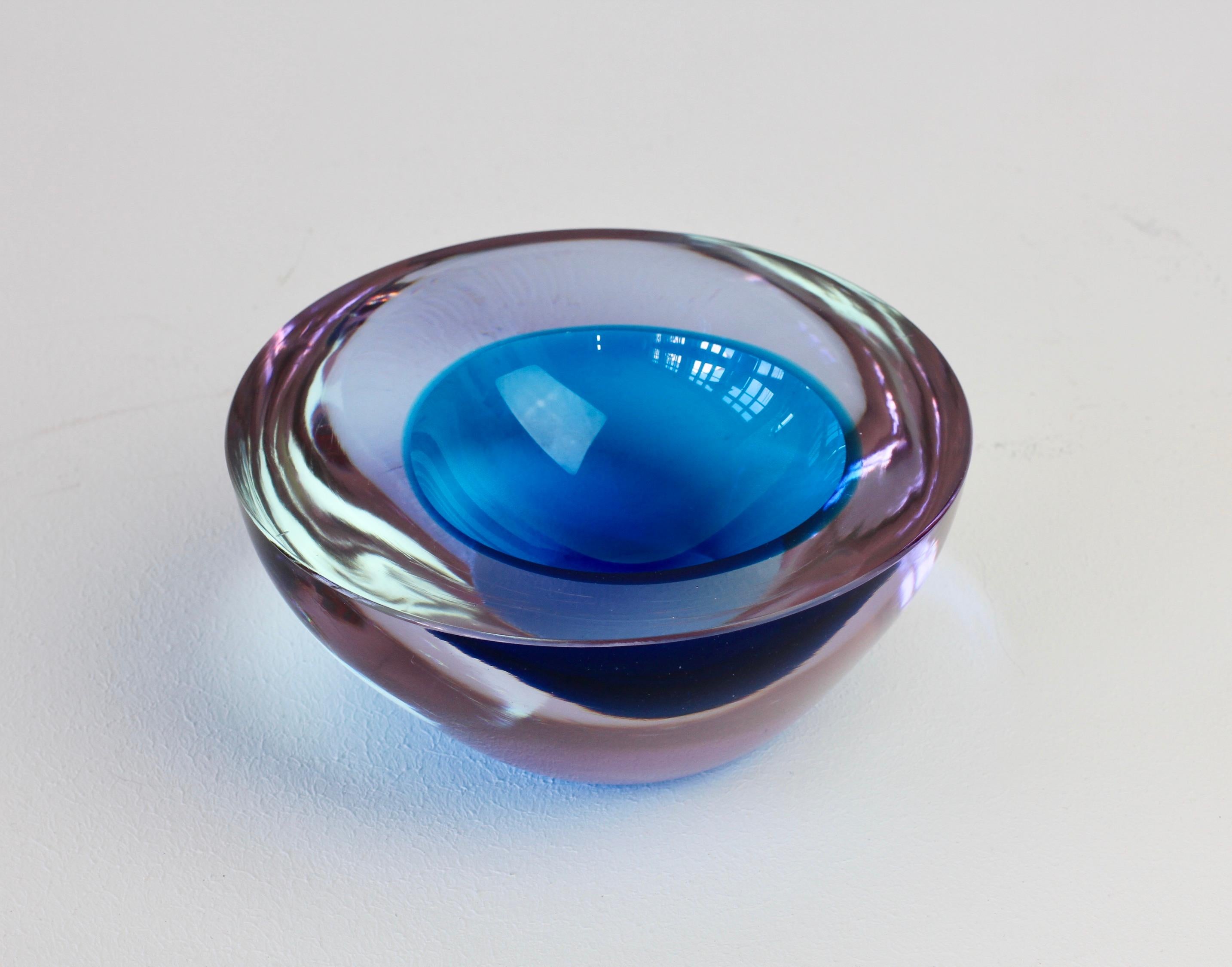 Mid-Century Modern Large Italian Alexandrite and Blue Sommerso Murano Glass Bowl, Dish or Ashtray For Sale