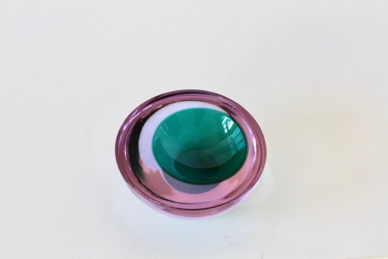 Mid-Century Modern Large Italian Alexandrite and Green Sommerso Murano Glass Bowl, Dish or Ashtray For Sale