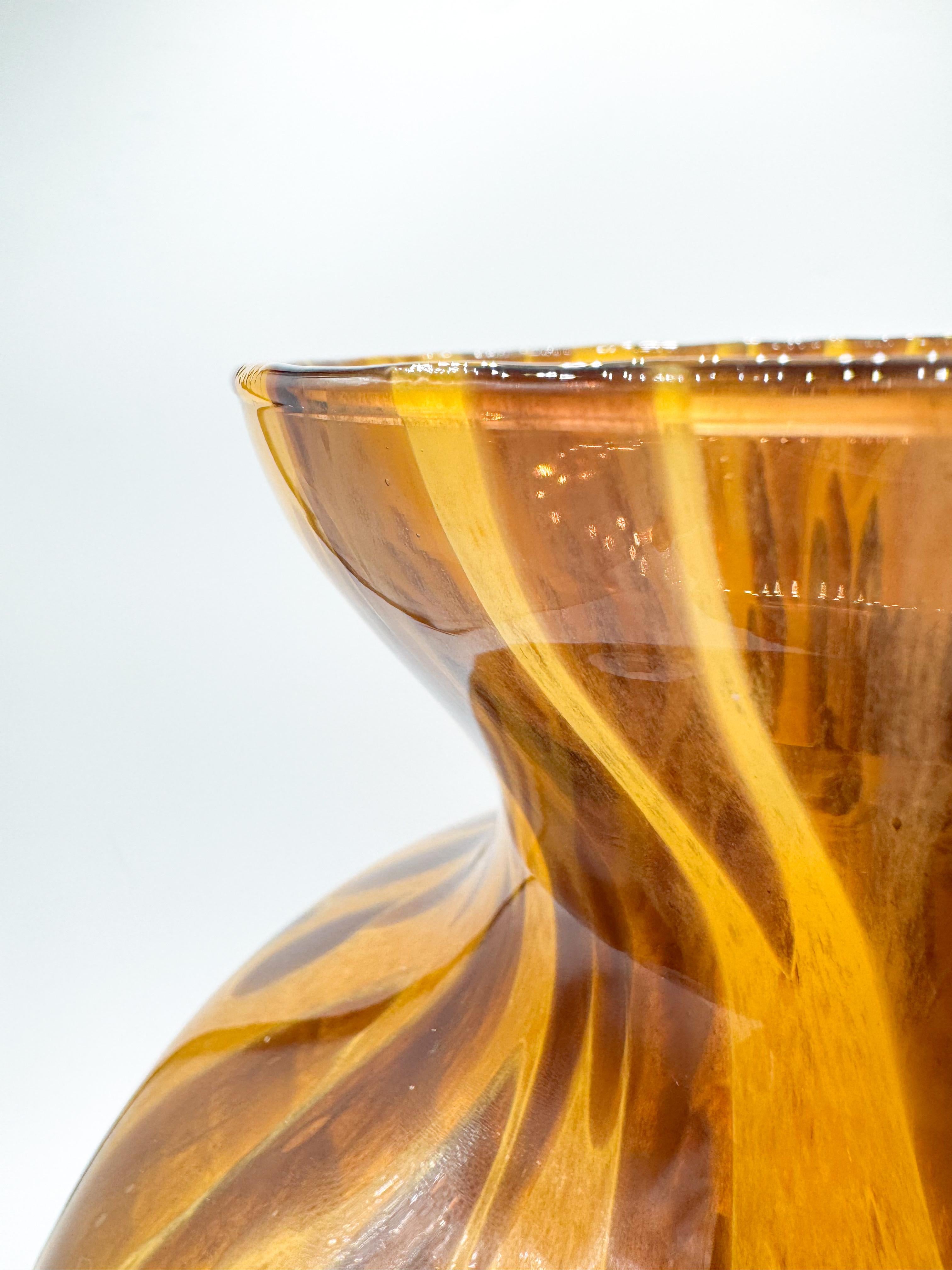 Large Italian Amber Tortoiseshell Murano Glass Vase by Maestri Vetrai, 1970s MCM 3