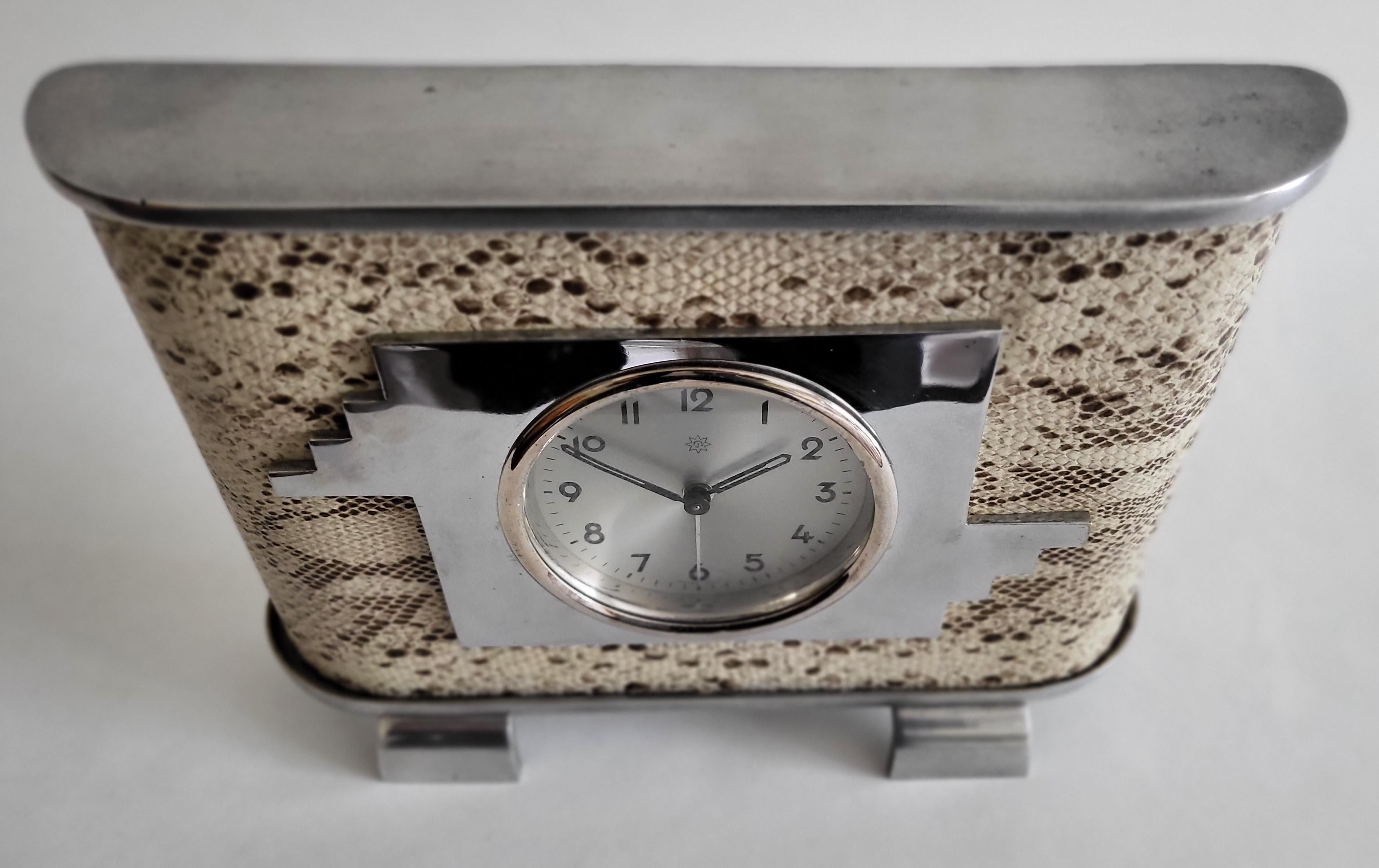 This beautifully designed and very distinctive Italian Art Deco mantel/alarm clock unusually features a Junghans German movement and bears both the Junghans logo and 