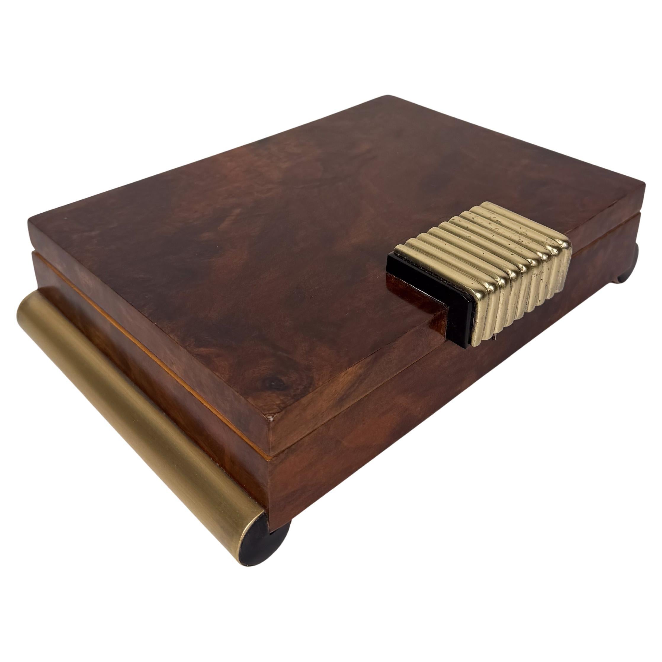 Grande scatola Art Deco italiana in radica di noce con accenti in ottone ed ebano, anni 
30 in vendita