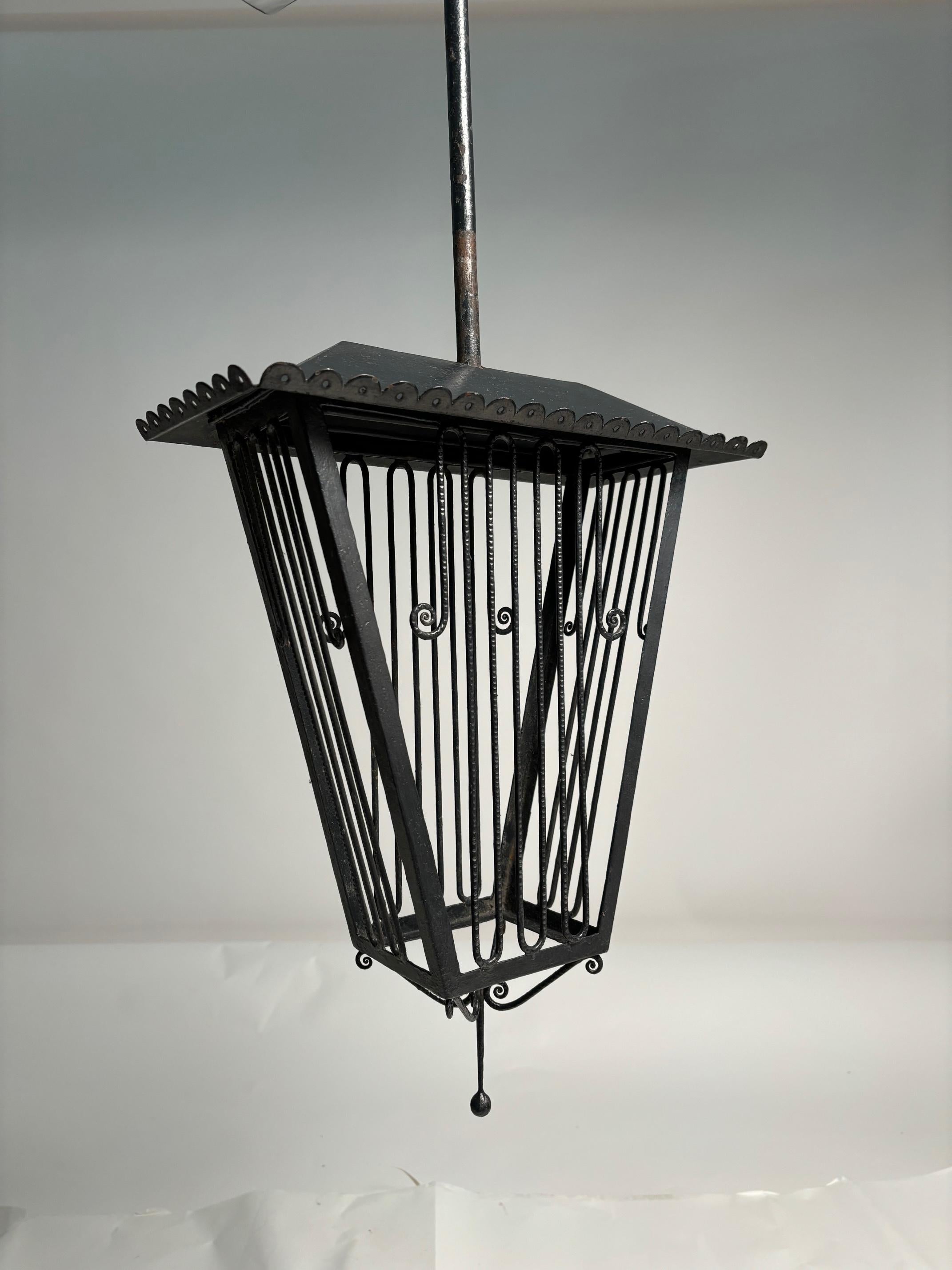 Große italienische Laterne aus Schmiedeeisen im Stil des Art déco, Paolo Buffa. 1940s im Angebot 2