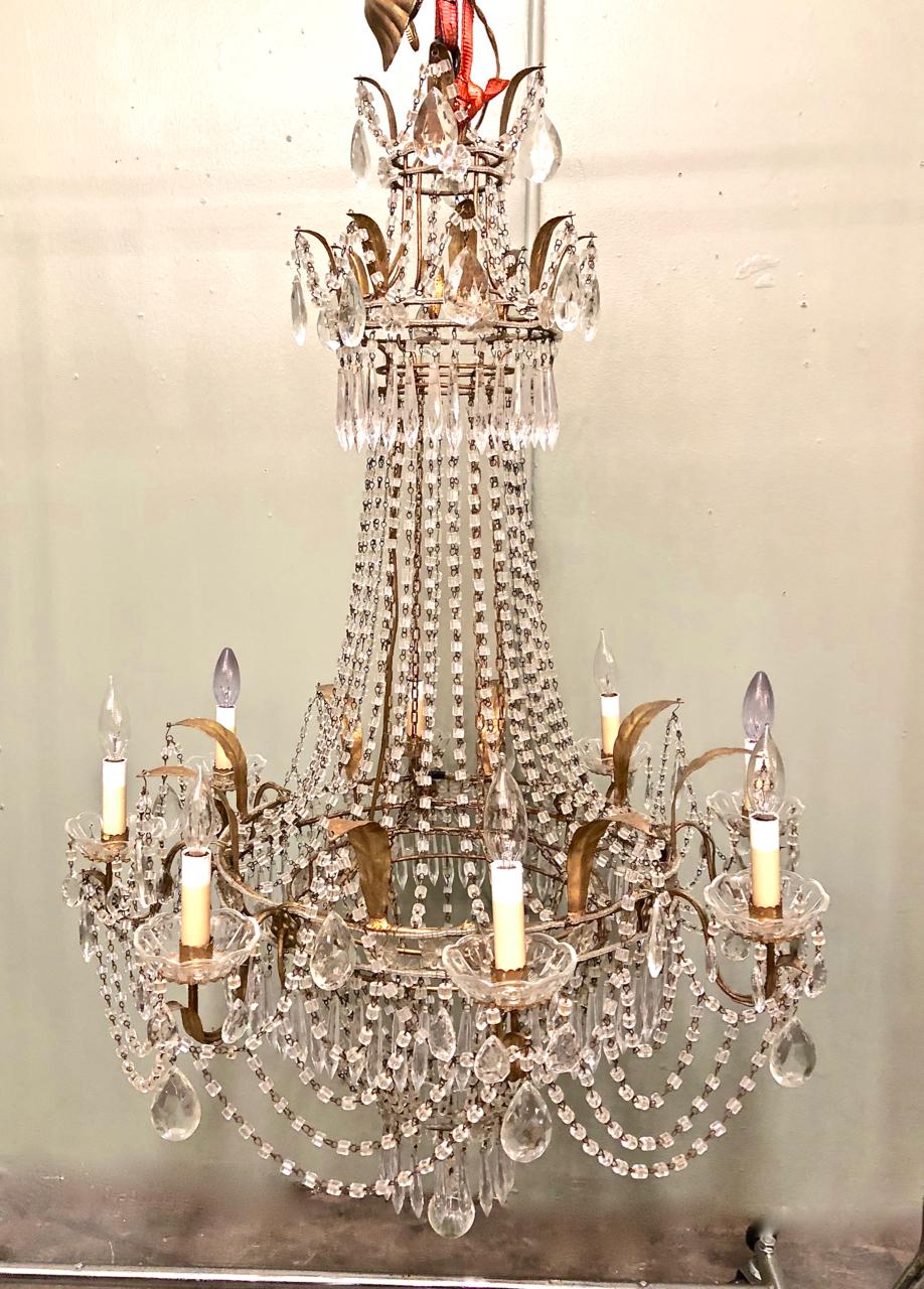 Großer italienischer Kronleuchter im baltischen Stil mit Perlen (Geschliffenes Glas) im Angebot