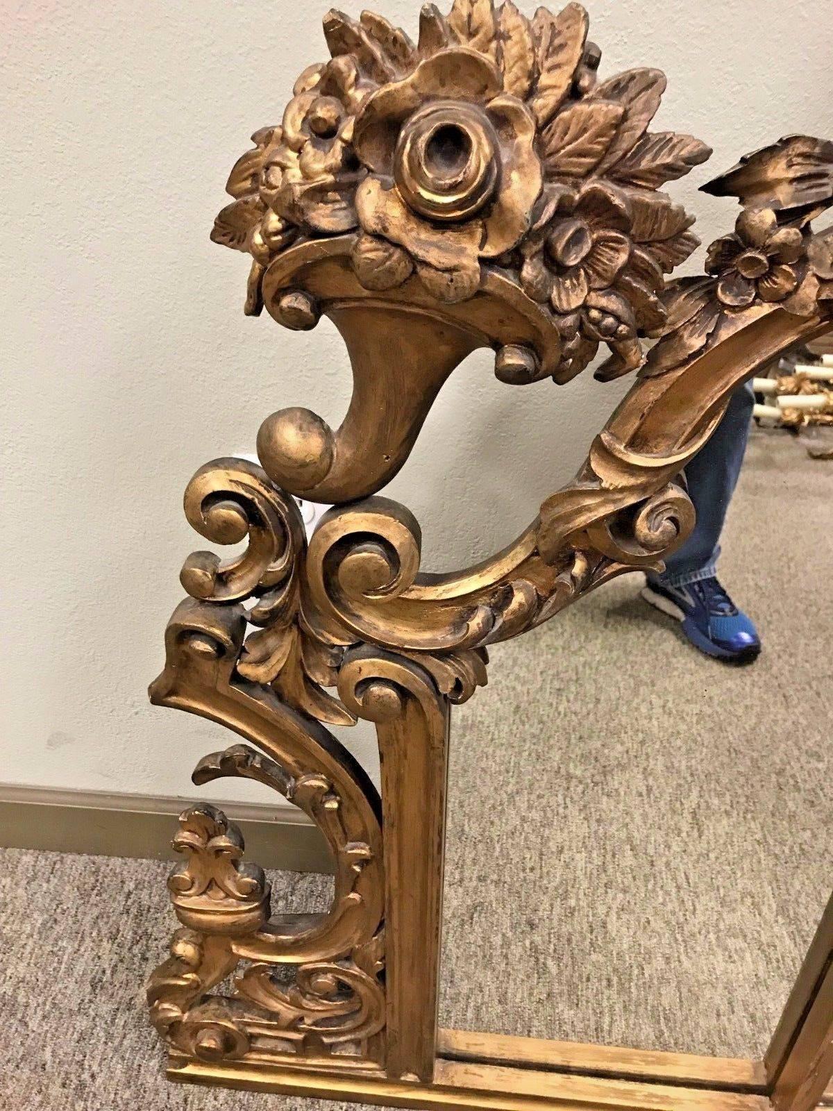 Large Italian Baroque Giltwood Mirror In Good Condition In Dallas, TX