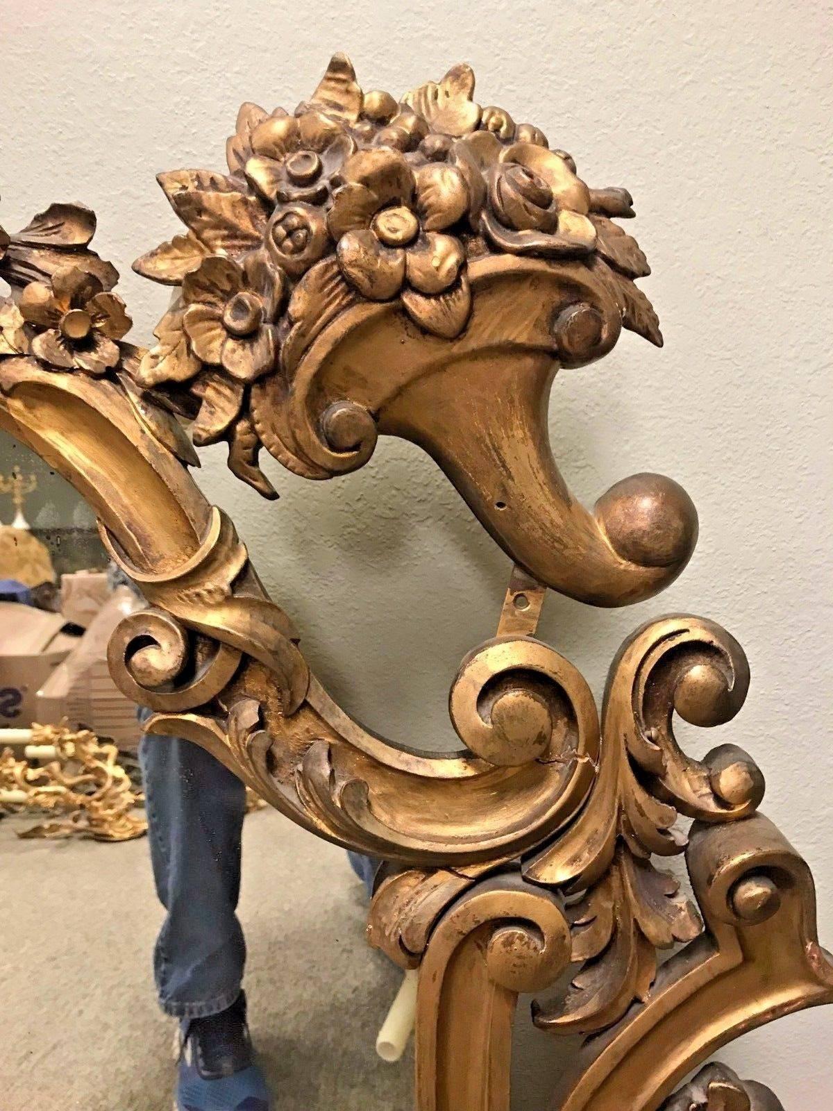 Large Italian Baroque Giltwood Mirror 2