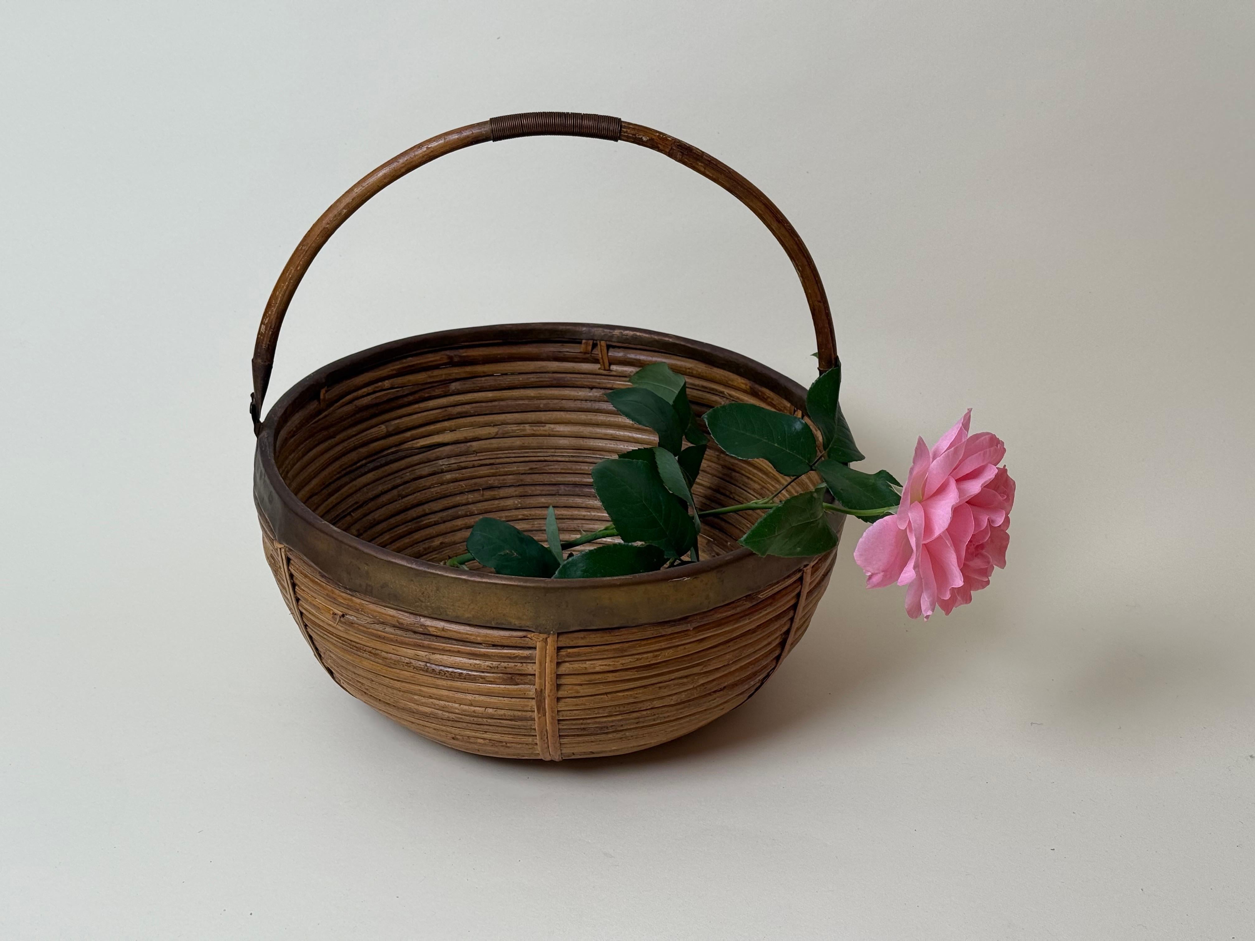 Großer italienischer Korb aus Messing und Rattan, 1960er Jahre im Angebot 5
