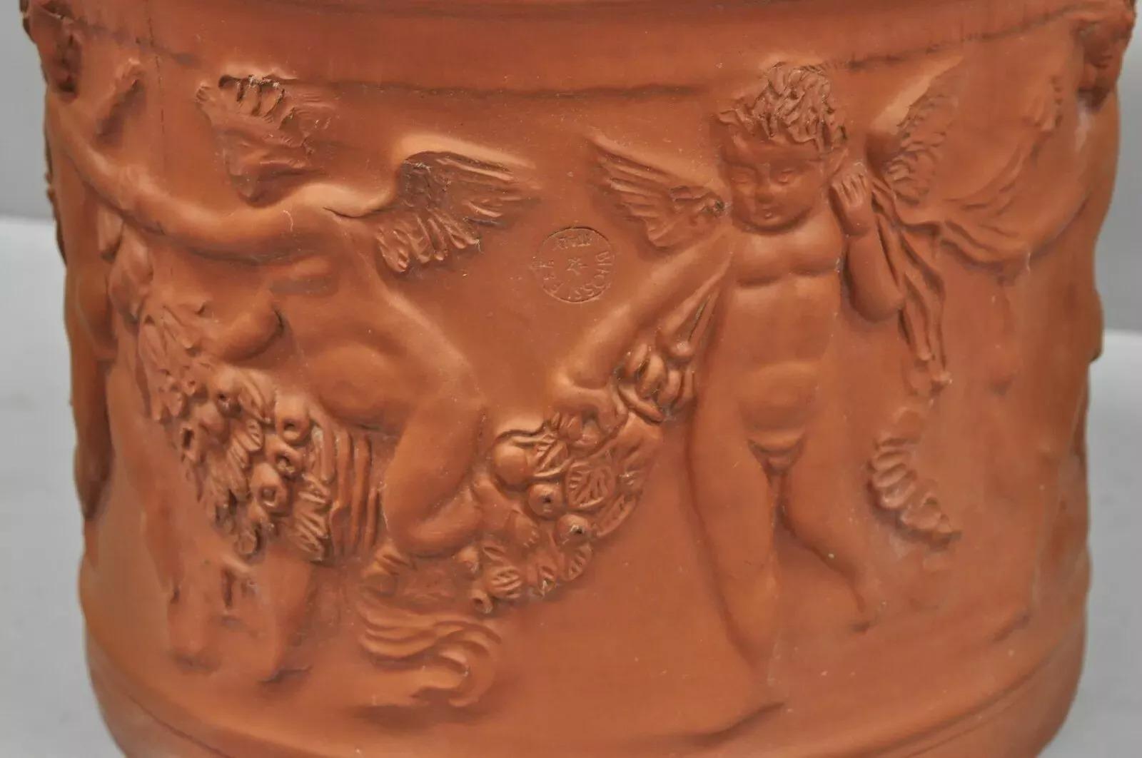 Gran maceta italiana Bitossi de terracota roja Jardinera Putti Querubín siglo XX en venta