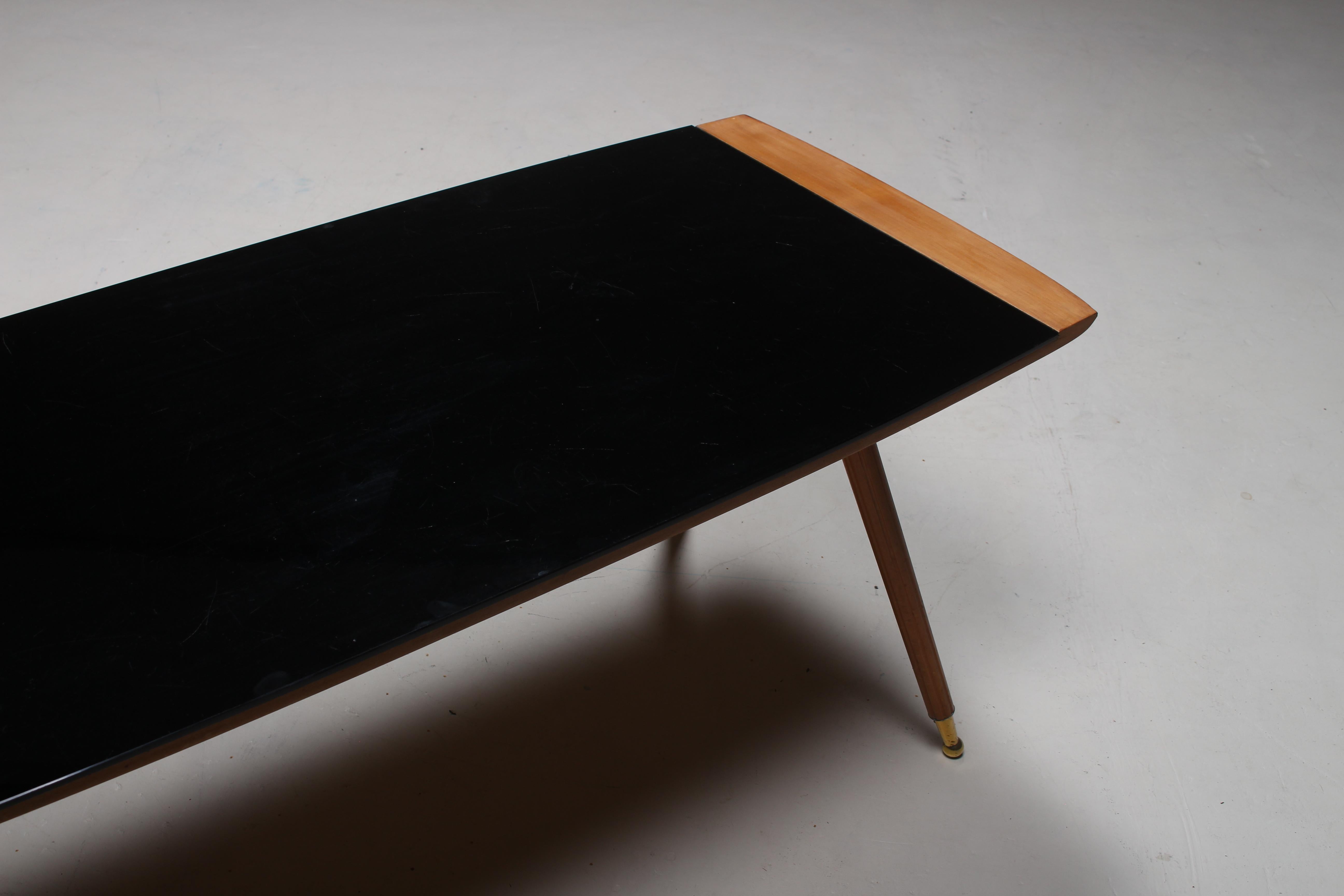 Large Italian Black Glass Top Coffee Table Paolo Buffa Style, 1960s In Good Condition For Sale In Winterswijk, NL
