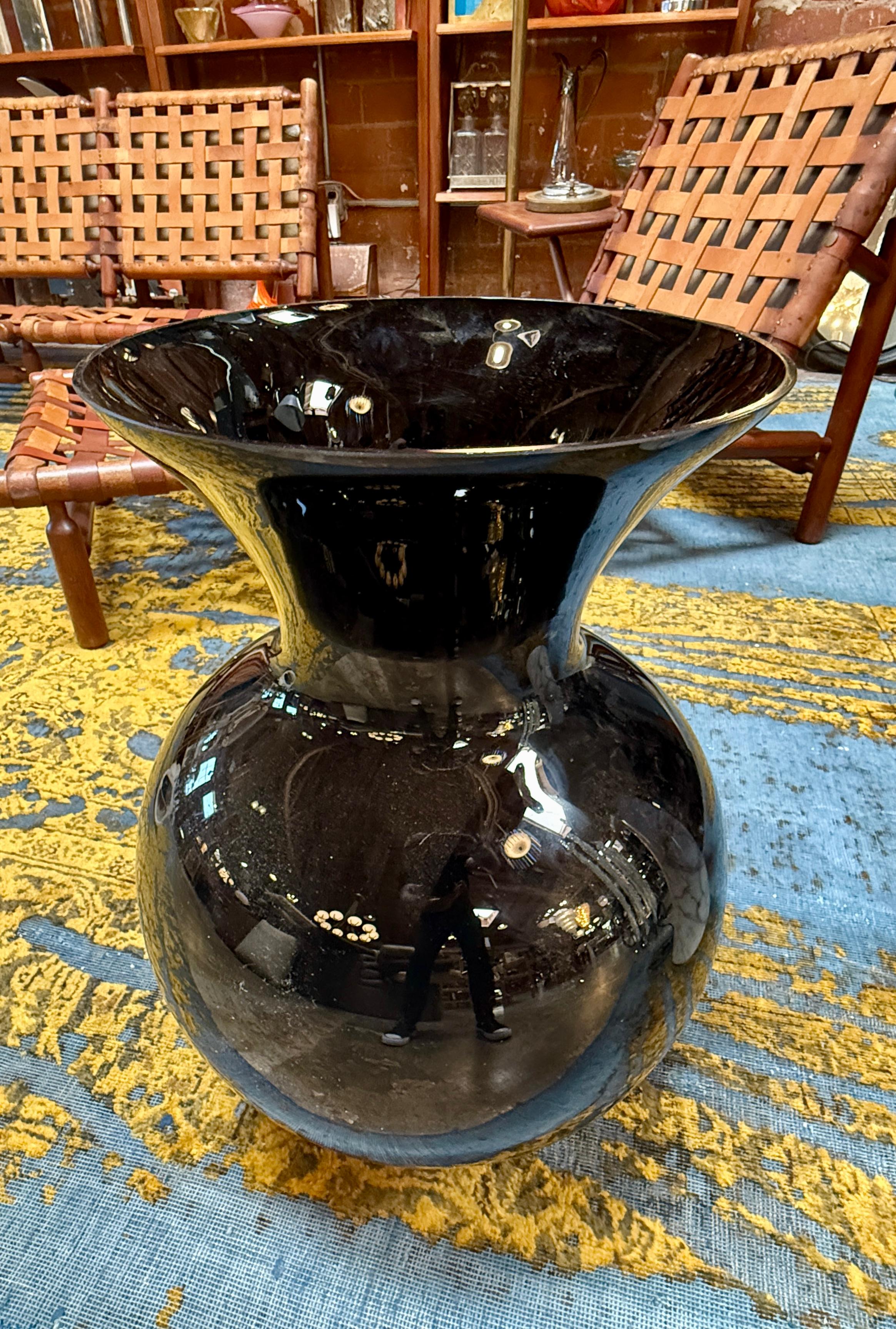 Große italienische Vase aus schwarzem Muranoglas (Ende des 20. Jahrhunderts) im Angebot
